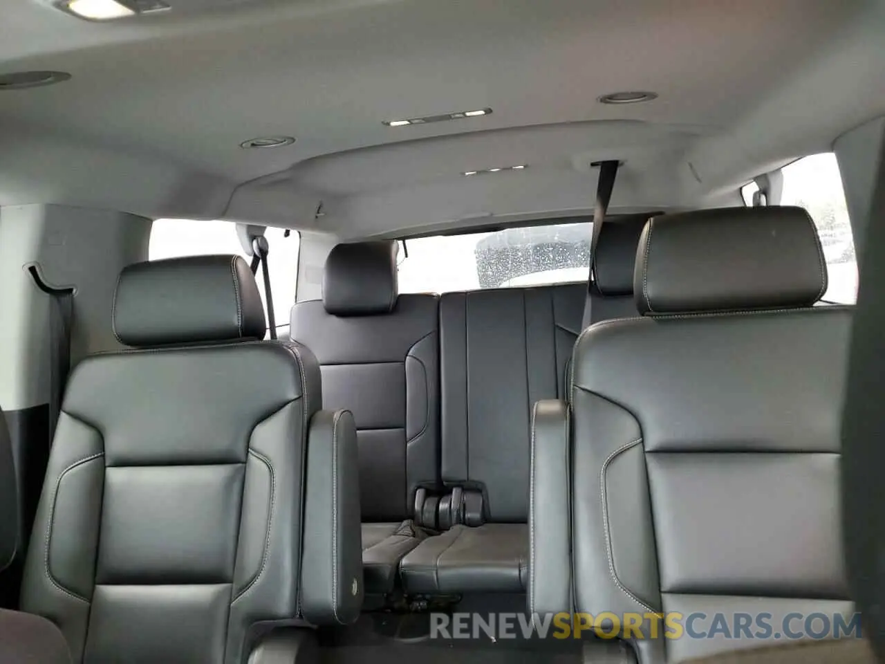 10 Photograph of a damaged car 1GNSKHKC4KR278138 CHEVROLET SUBURBAN 2019