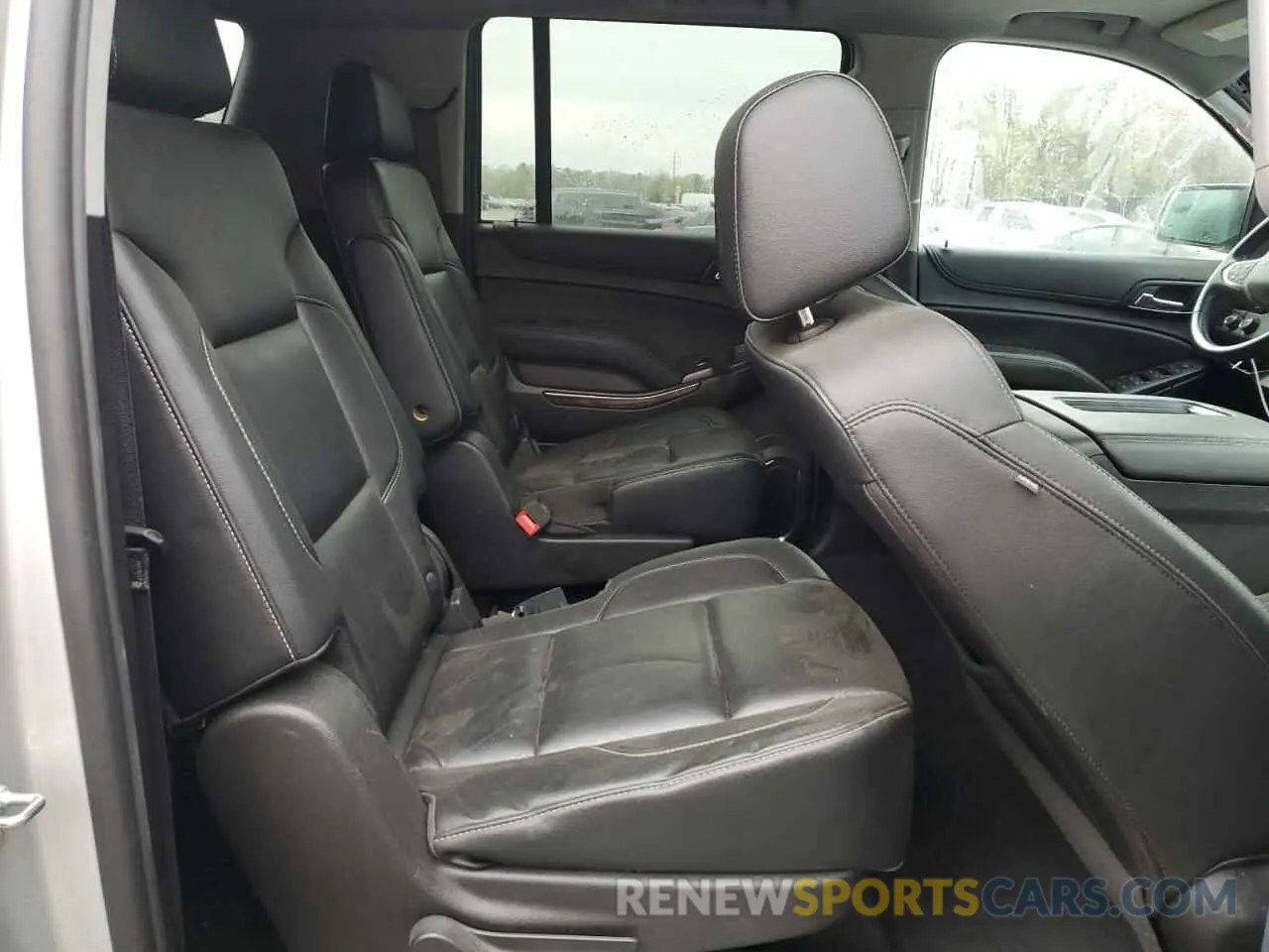 11 Photograph of a damaged car 1GNSKHKC4KR278138 CHEVROLET SUBURBAN 2019