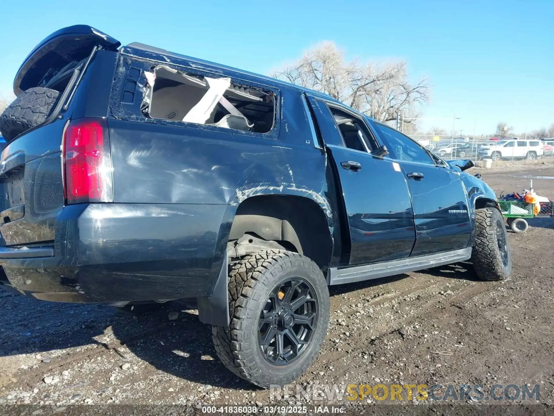 15 Photograph of a damaged car 1GNSKHKC4KR400321 CHEVROLET SUBURBAN 2019