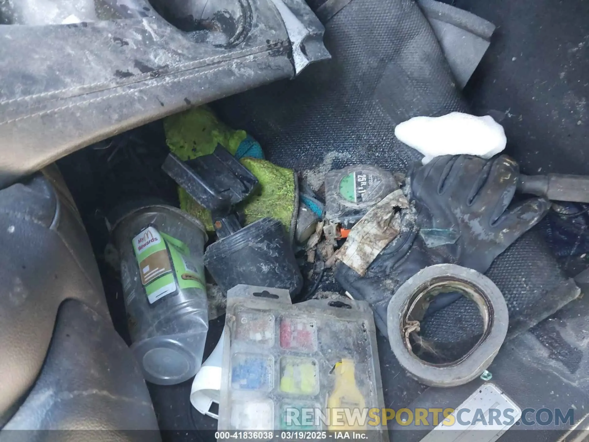 16 Photograph of a damaged car 1GNSKHKC4KR400321 CHEVROLET SUBURBAN 2019