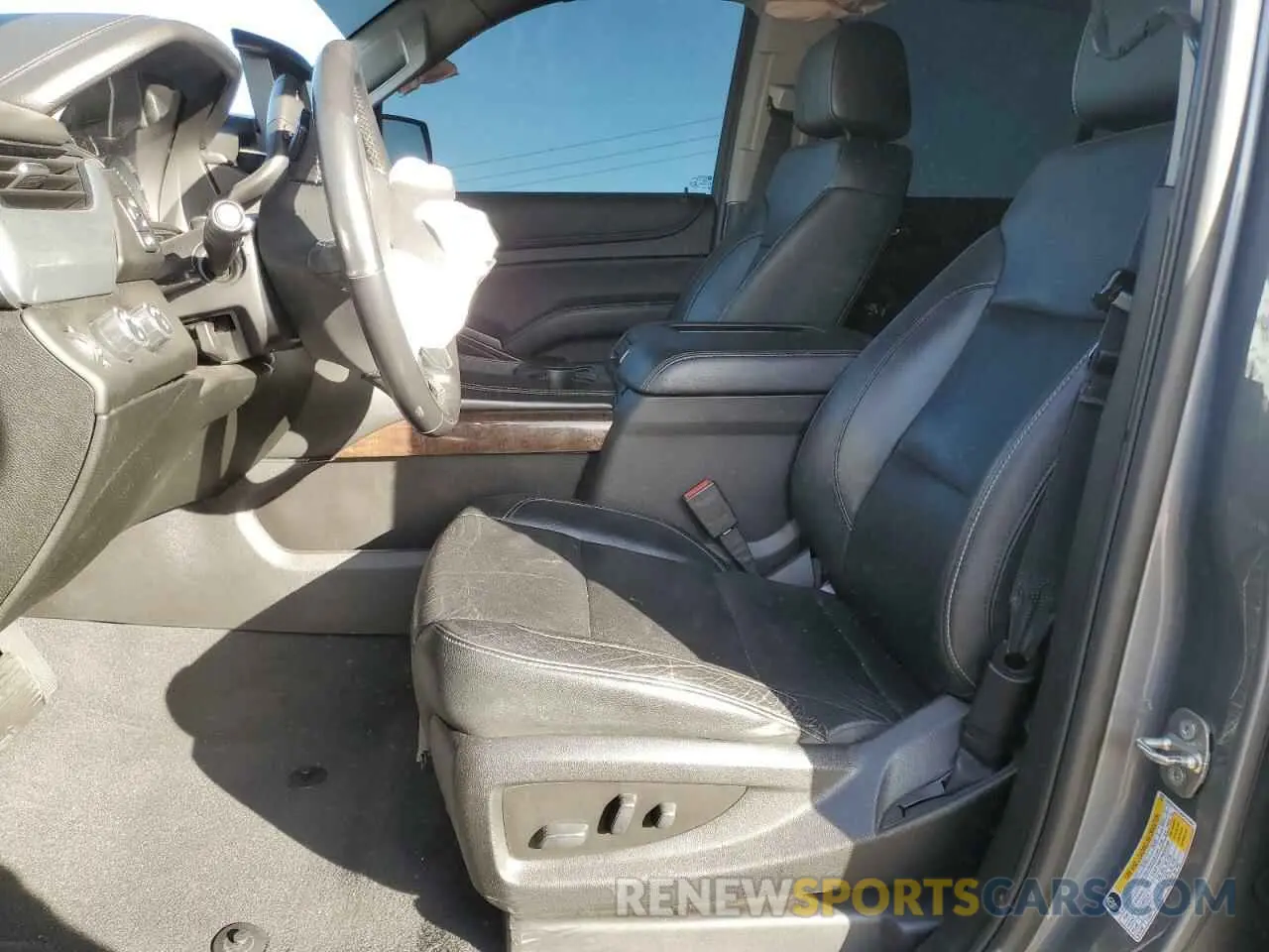 7 Photograph of a damaged car 1GNSKHKC5KR274499 CHEVROLET SUBURBAN 2019