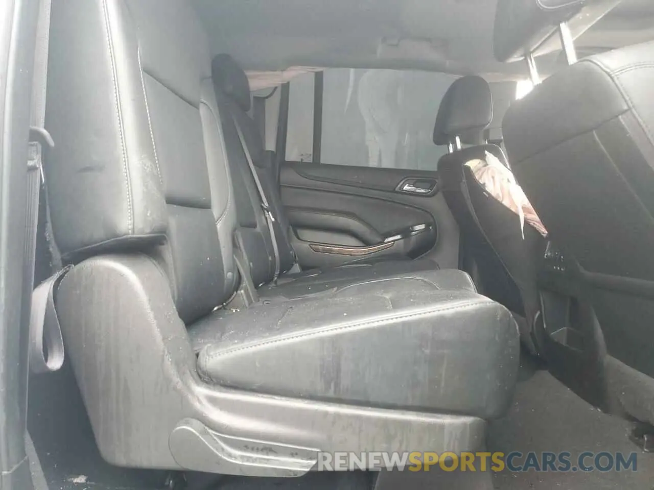 11 Photograph of a damaged car 1GNSKHKC5KR315150 CHEVROLET SUBURBAN 2019