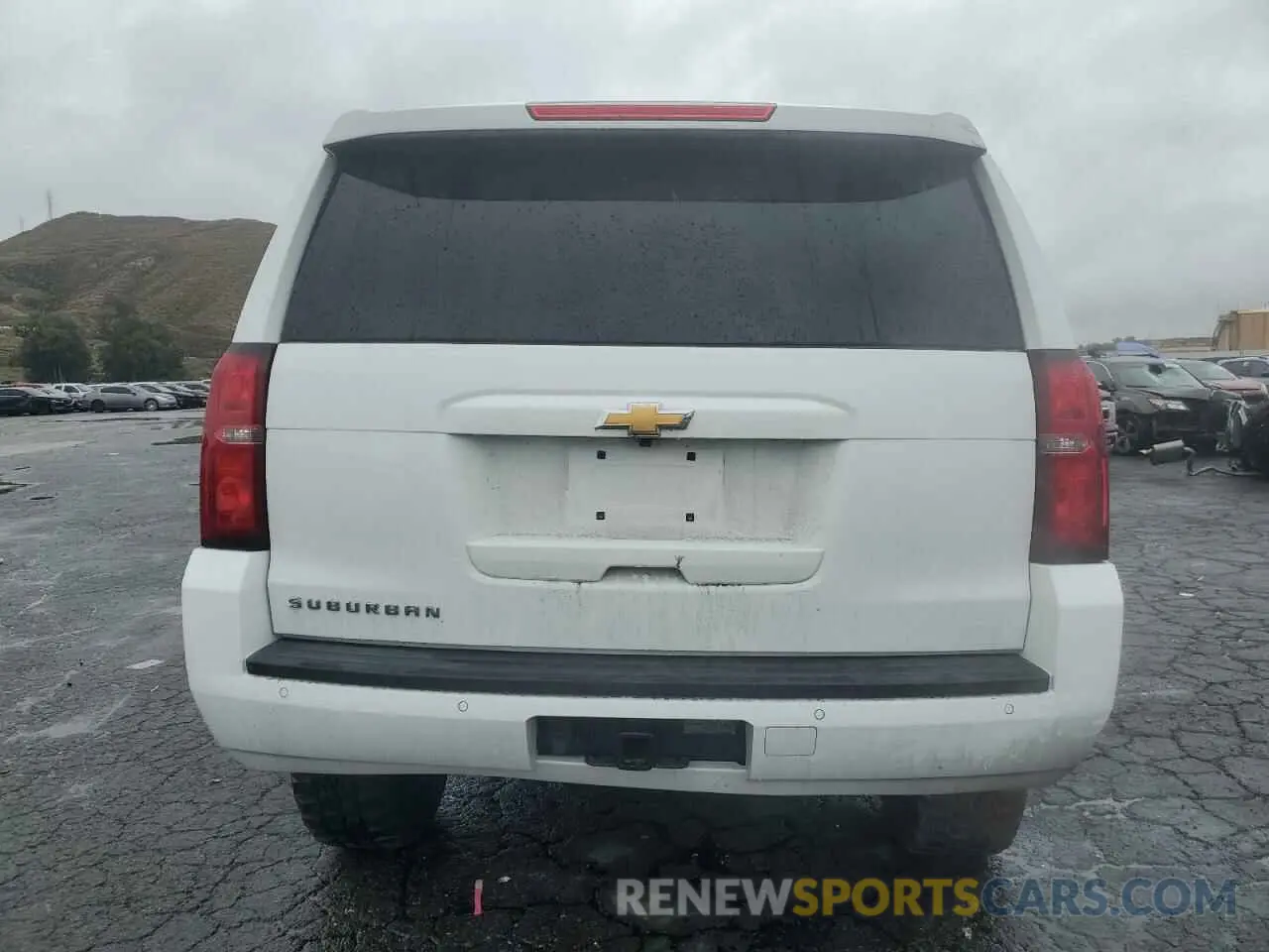 6 Photograph of a damaged car 1GNSKHKC5KR315150 CHEVROLET SUBURBAN 2019