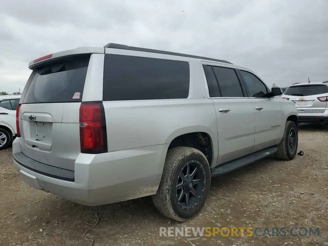 3 Photograph of a damaged car 1GNSKHKC5KR364798 CHEVROLET SUBURBAN 2019