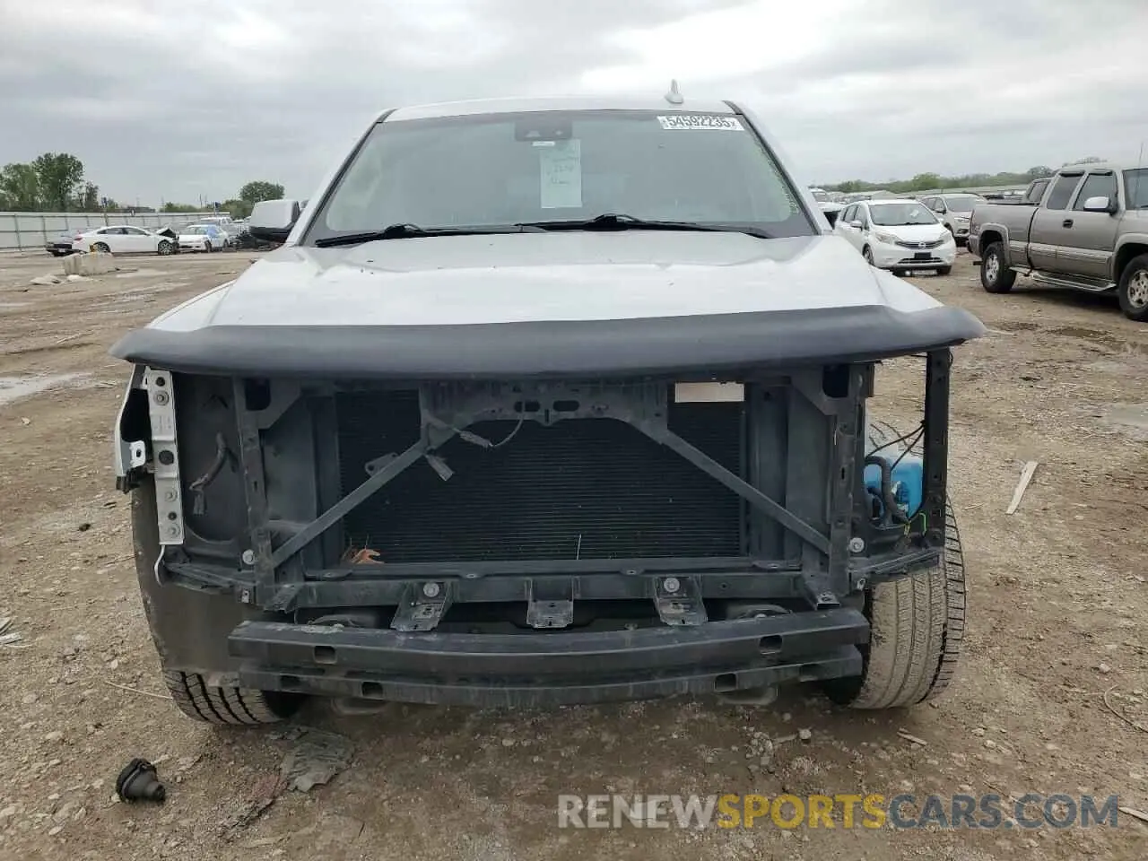 5 Photograph of a damaged car 1GNSKHKC5KR364798 CHEVROLET SUBURBAN 2019