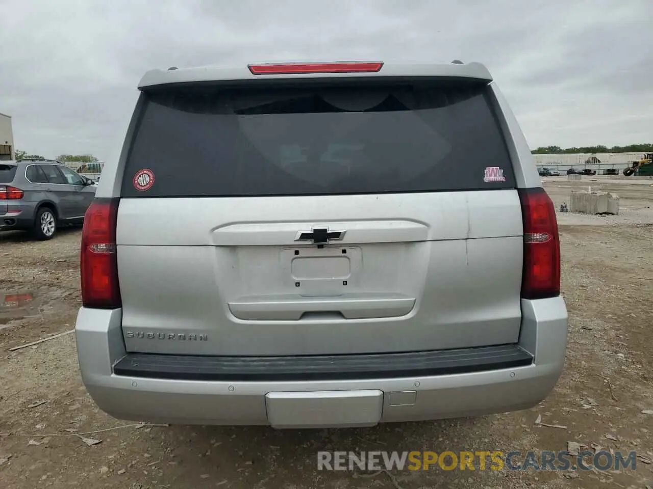 6 Photograph of a damaged car 1GNSKHKC5KR364798 CHEVROLET SUBURBAN 2019