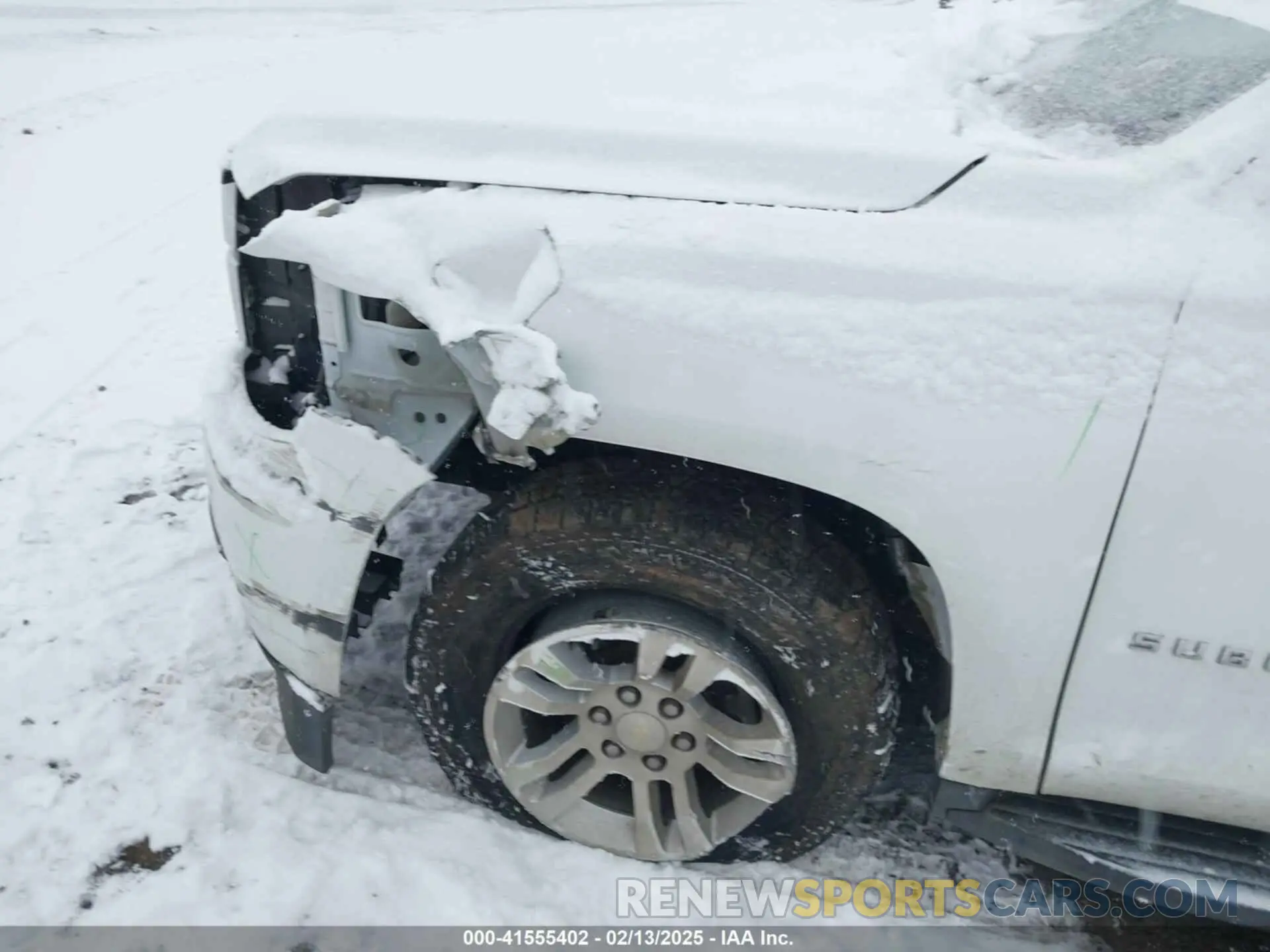 18 Photograph of a damaged car 1GNSKHKC6KR191177 CHEVROLET SUBURBAN 2019