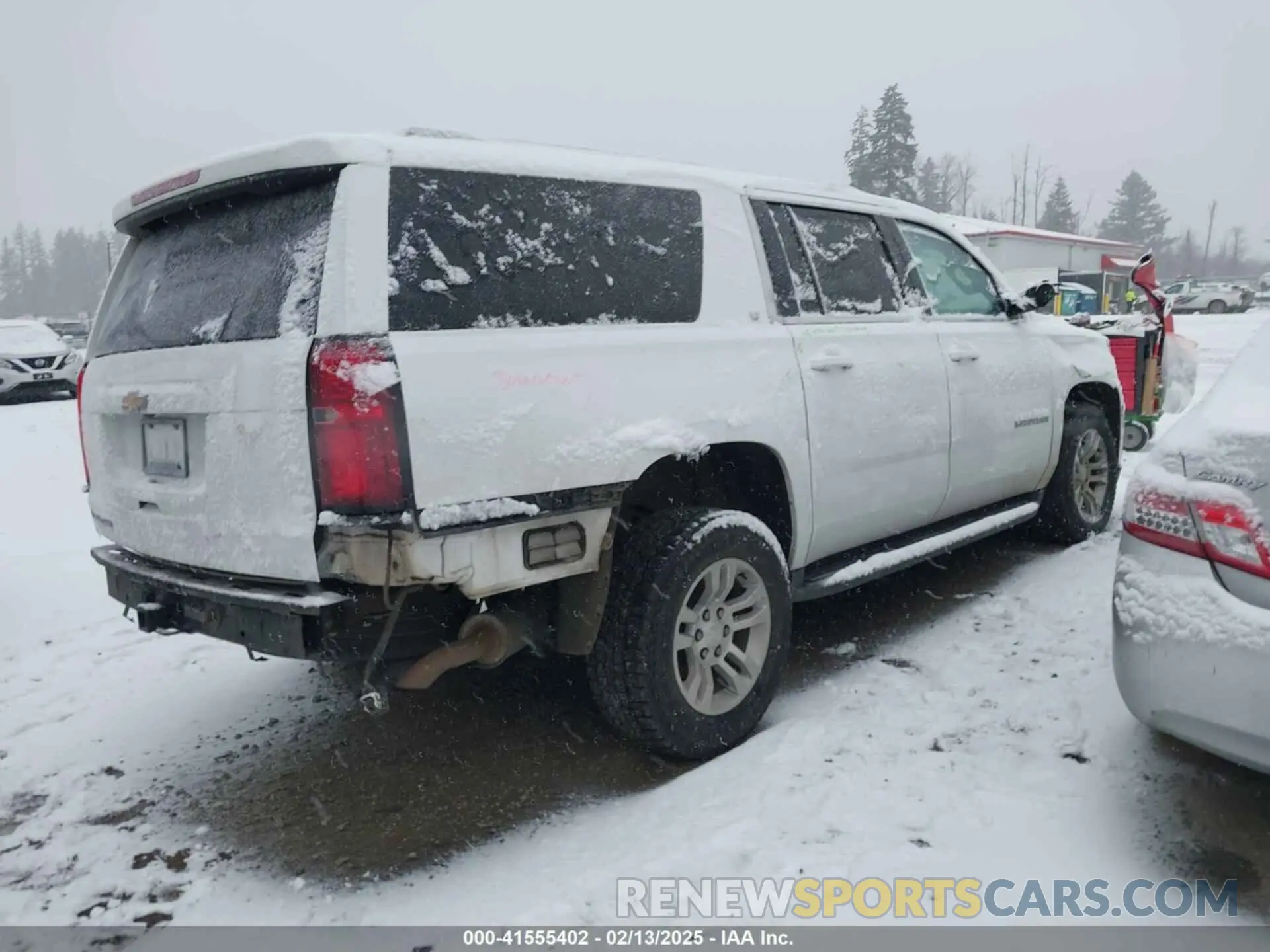 4 Photograph of a damaged car 1GNSKHKC6KR191177 CHEVROLET SUBURBAN 2019