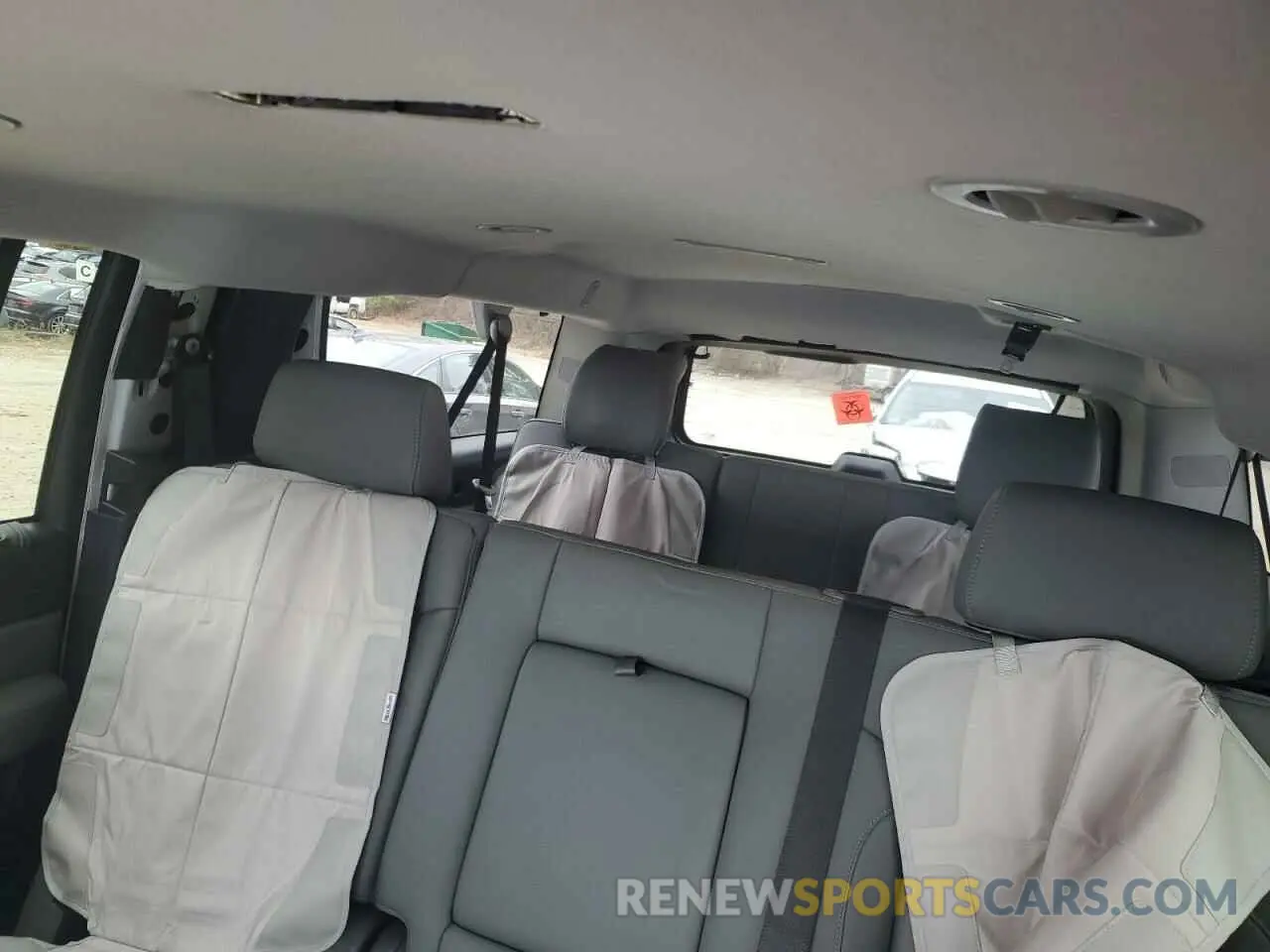 10 Photograph of a damaged car 1GNSKHKC6KR205434 CHEVROLET SUBURBAN 2019