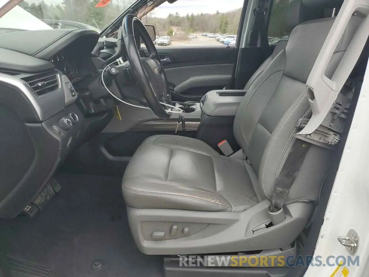 7 Photograph of a damaged car 1GNSKHKC6KR205434 CHEVROLET SUBURBAN 2019