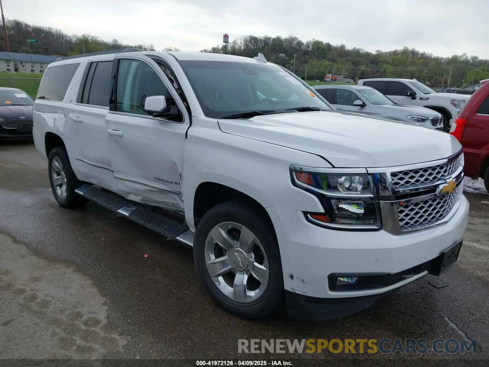 1 Photograph of a damaged car 1GNSKHKC6KR300656 CHEVROLET SUBURBAN 2019