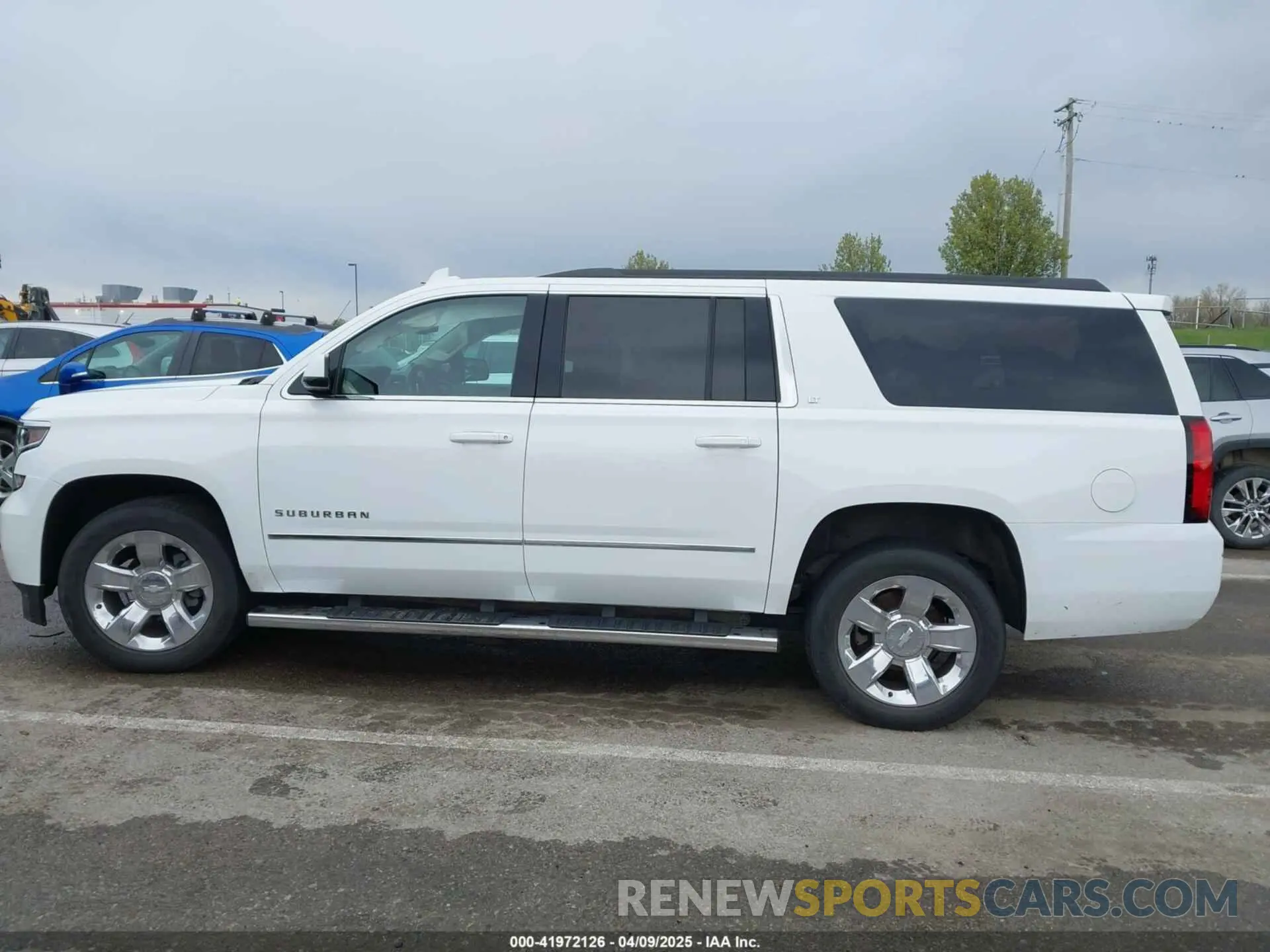 13 Photograph of a damaged car 1GNSKHKC6KR300656 CHEVROLET SUBURBAN 2019