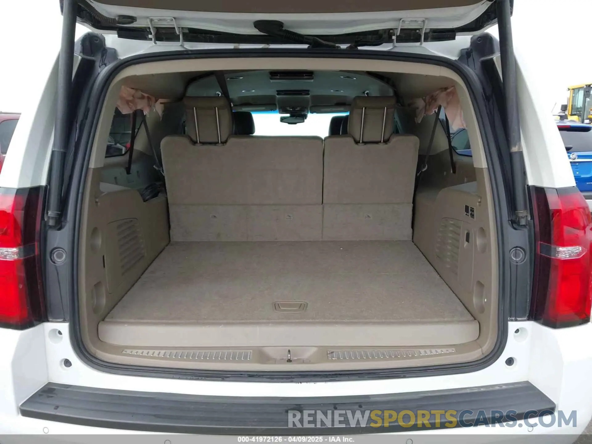 16 Photograph of a damaged car 1GNSKHKC6KR300656 CHEVROLET SUBURBAN 2019