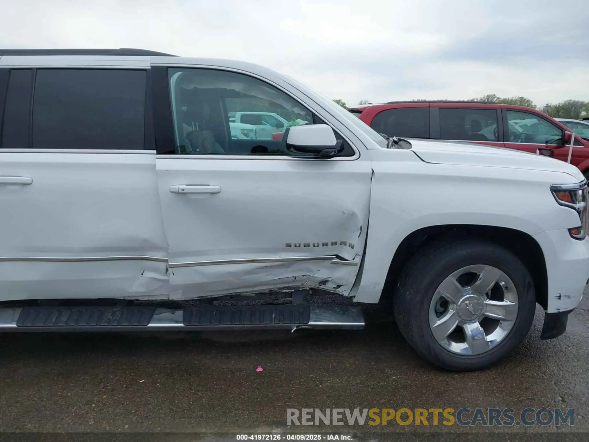 6 Photograph of a damaged car 1GNSKHKC6KR300656 CHEVROLET SUBURBAN 2019