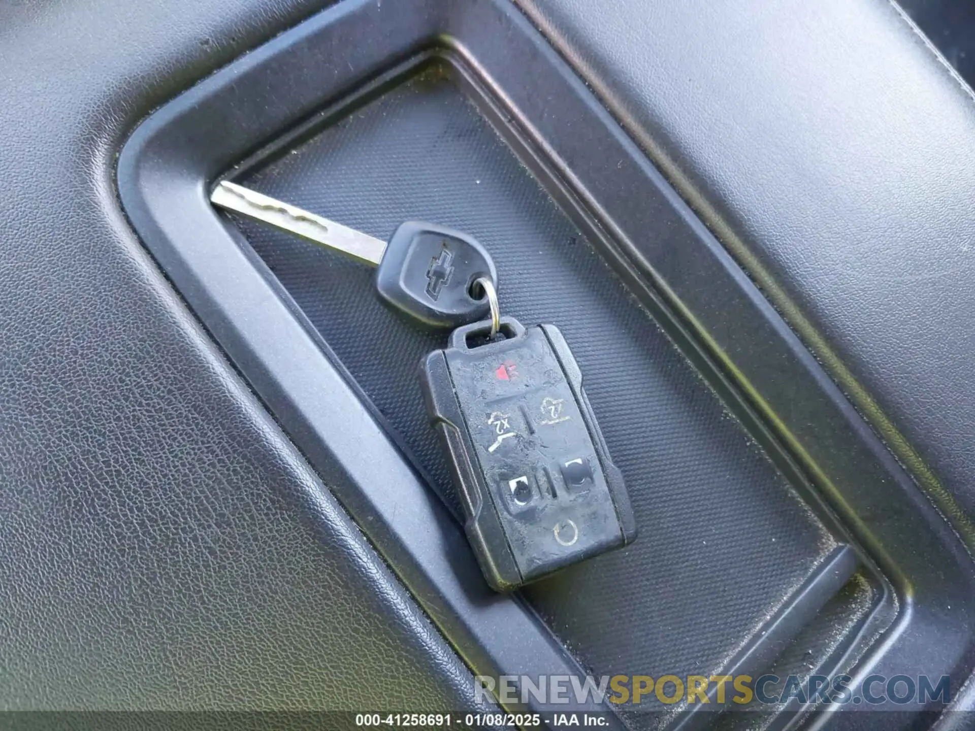 11 Photograph of a damaged car 1GNSKHKC7KR163906 CHEVROLET SUBURBAN 2019