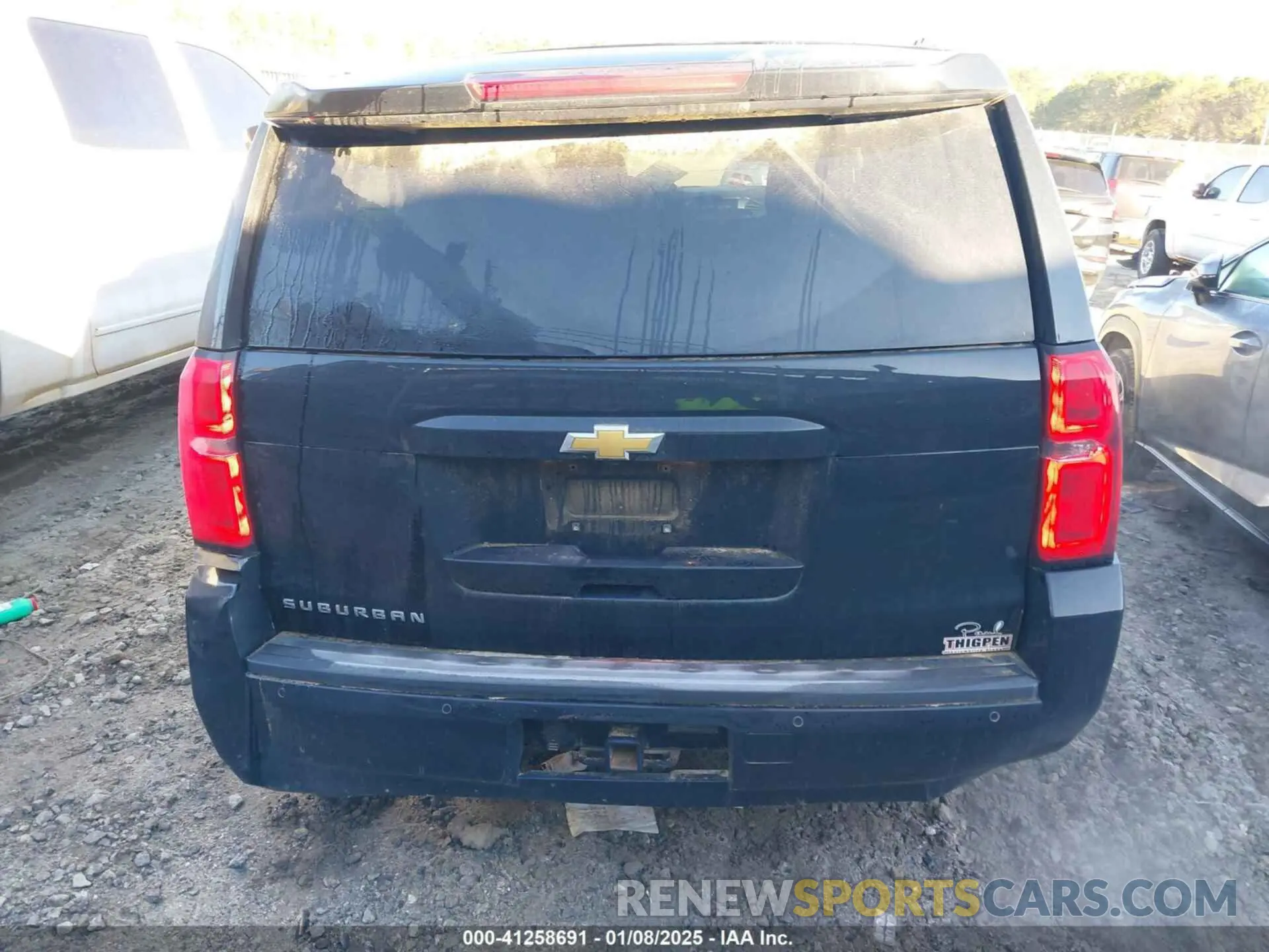 16 Photograph of a damaged car 1GNSKHKC7KR163906 CHEVROLET SUBURBAN 2019