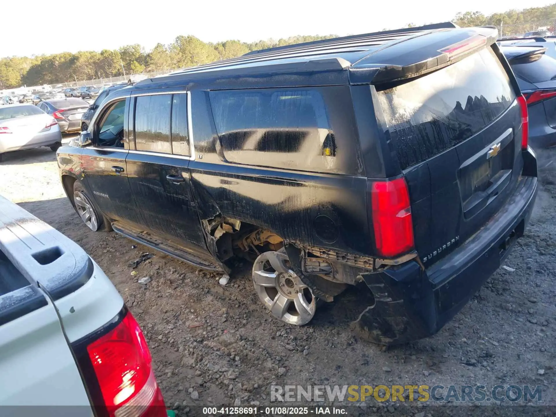 3 Photograph of a damaged car 1GNSKHKC7KR163906 CHEVROLET SUBURBAN 2019