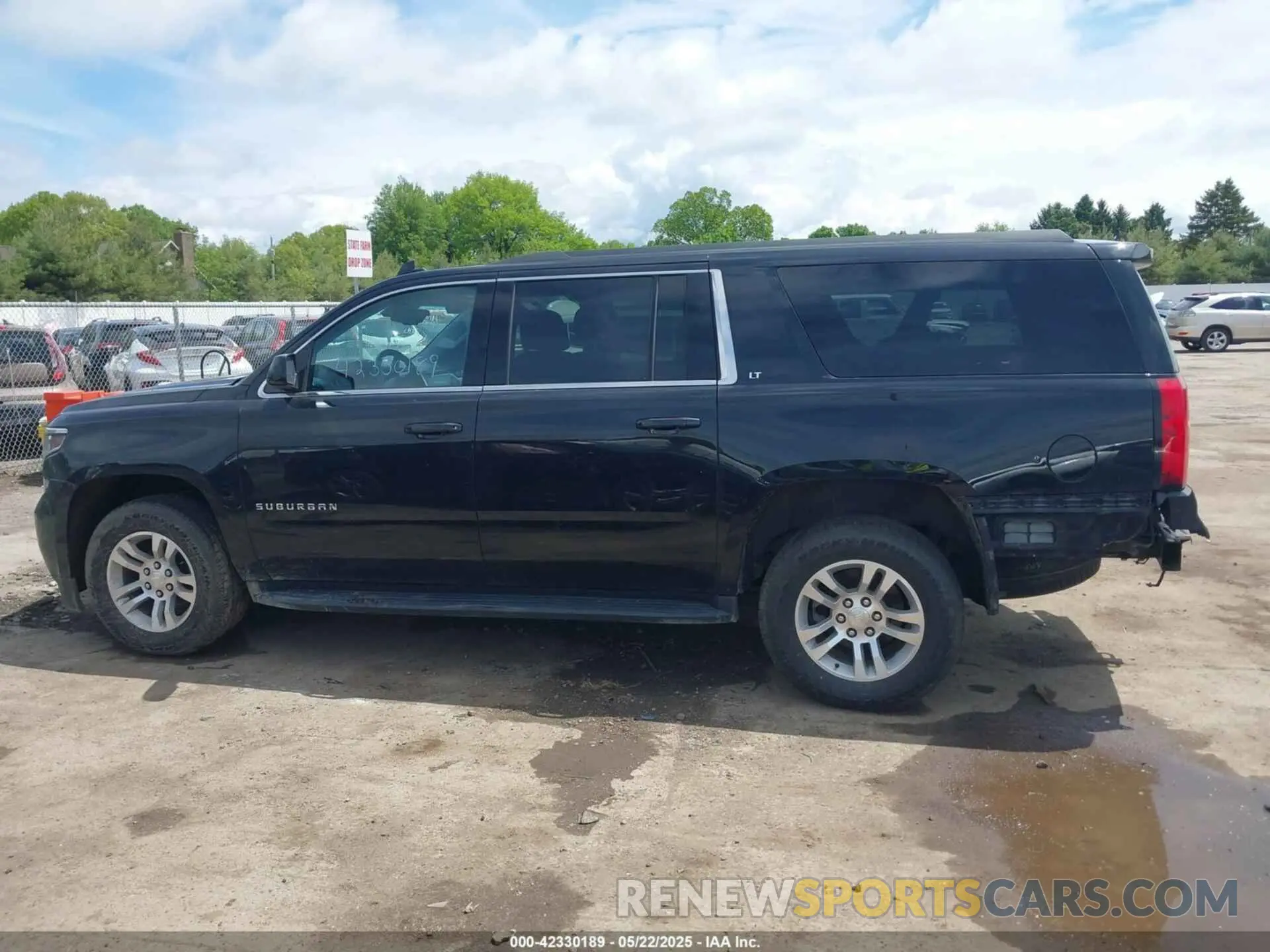 14 Photograph of a damaged car 1GNSKHKC7KR178227 CHEVROLET SUBURBAN 2019