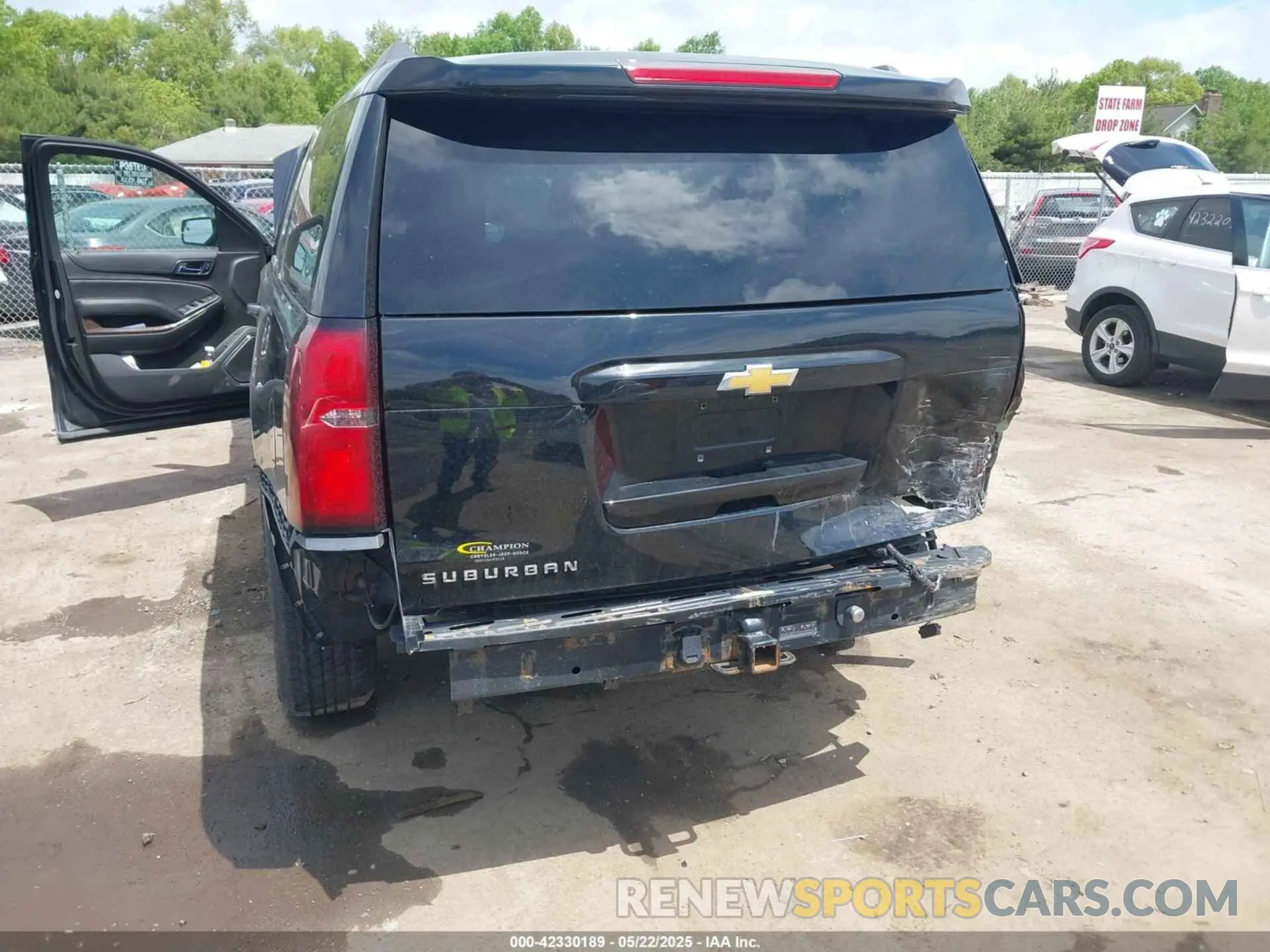 6 Photograph of a damaged car 1GNSKHKC7KR178227 CHEVROLET SUBURBAN 2019
