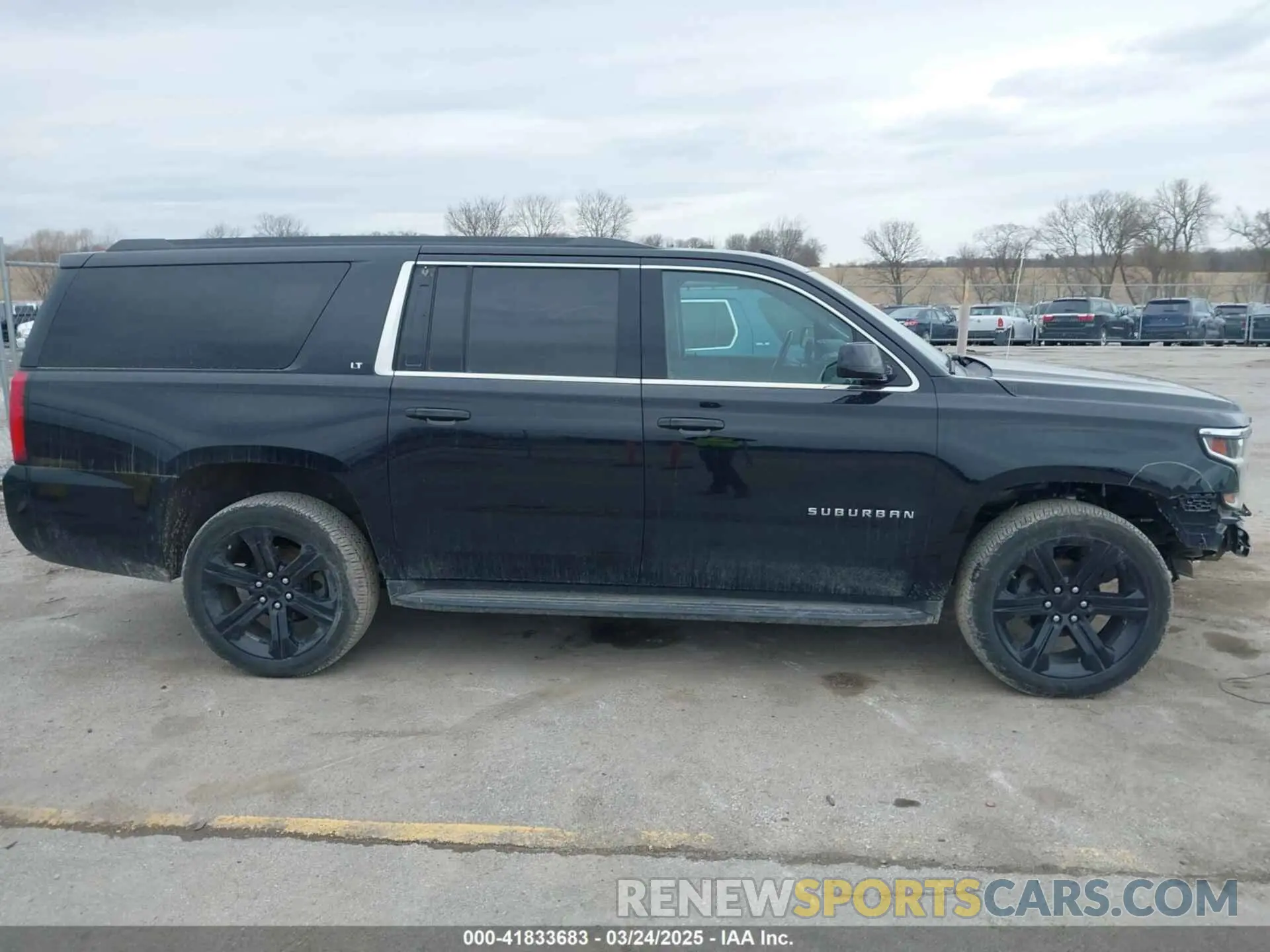 13 Photograph of a damaged car 1GNSKHKC7KR192984 CHEVROLET SUBURBAN 2019