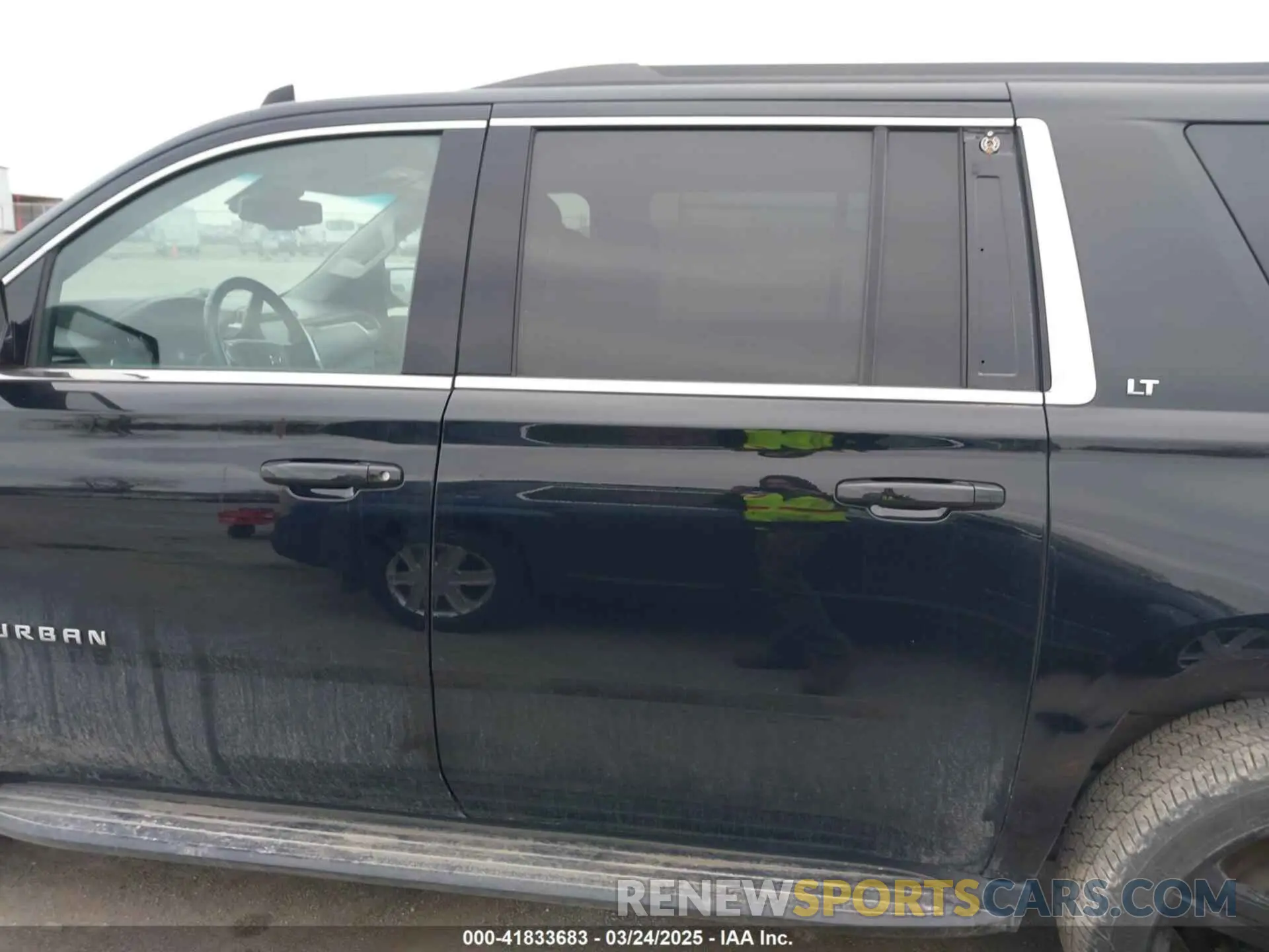 14 Photograph of a damaged car 1GNSKHKC7KR192984 CHEVROLET SUBURBAN 2019
