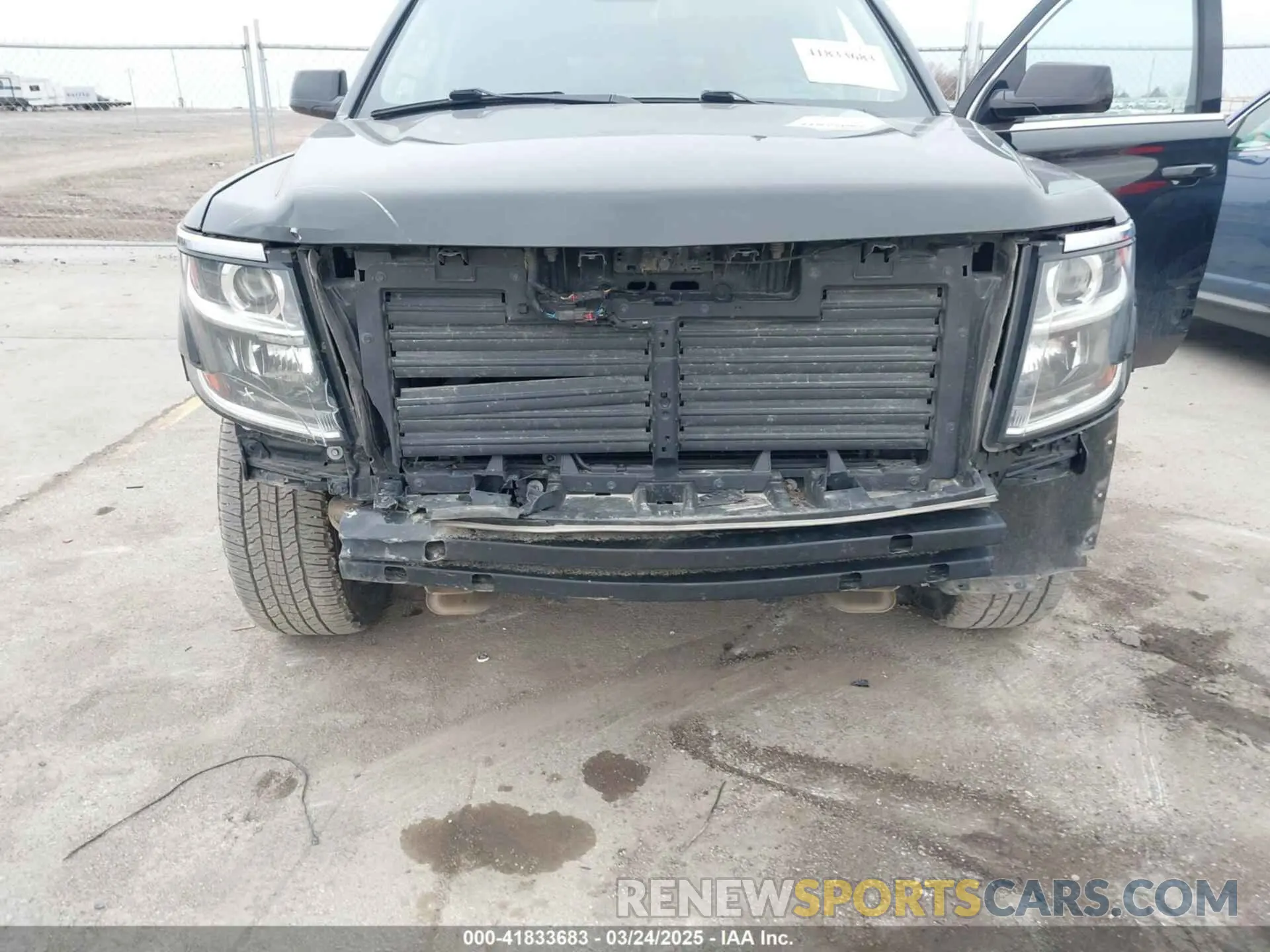 6 Photograph of a damaged car 1GNSKHKC7KR192984 CHEVROLET SUBURBAN 2019