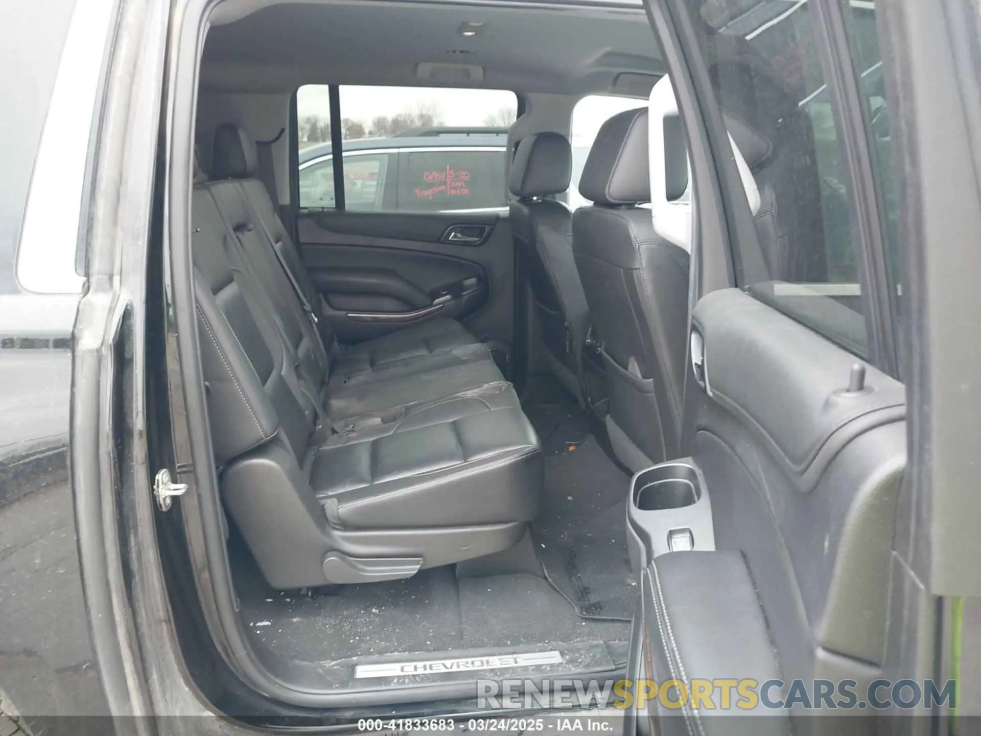 8 Photograph of a damaged car 1GNSKHKC7KR192984 CHEVROLET SUBURBAN 2019