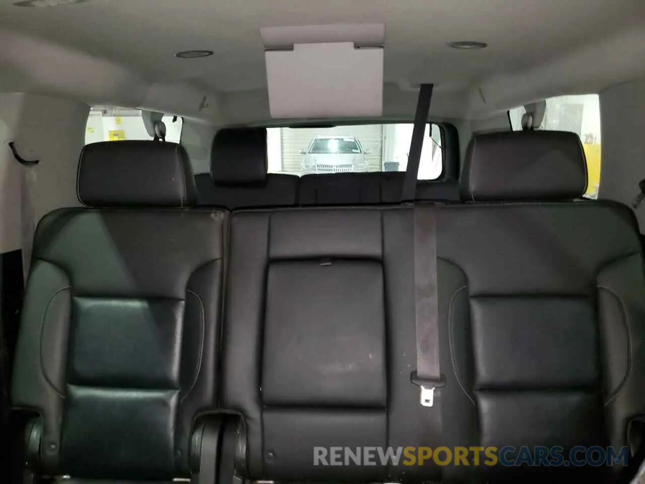 10 Photograph of a damaged car 1GNSKHKC7KR234280 CHEVROLET SUBURBAN 2019