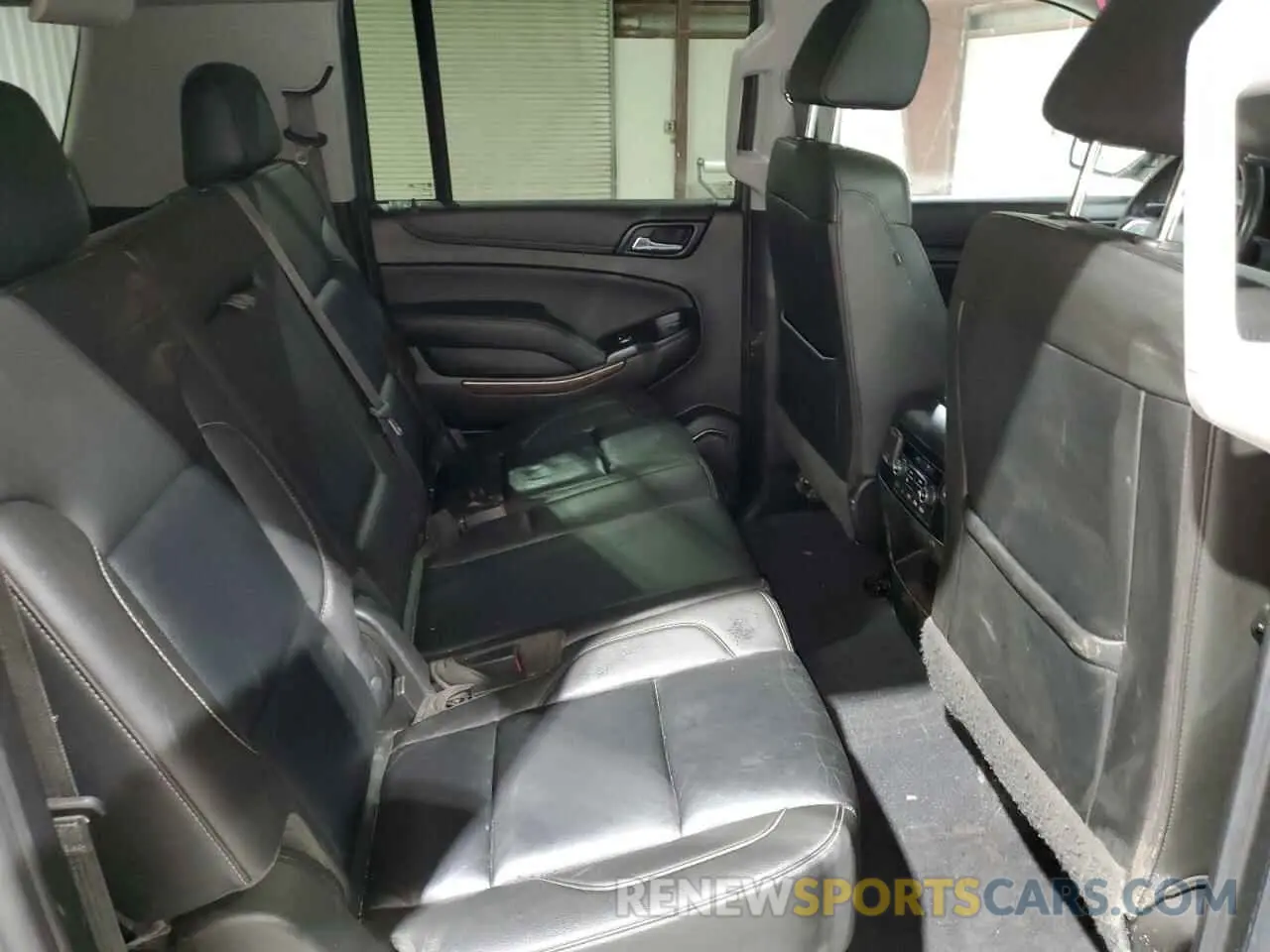 11 Photograph of a damaged car 1GNSKHKC7KR234280 CHEVROLET SUBURBAN 2019