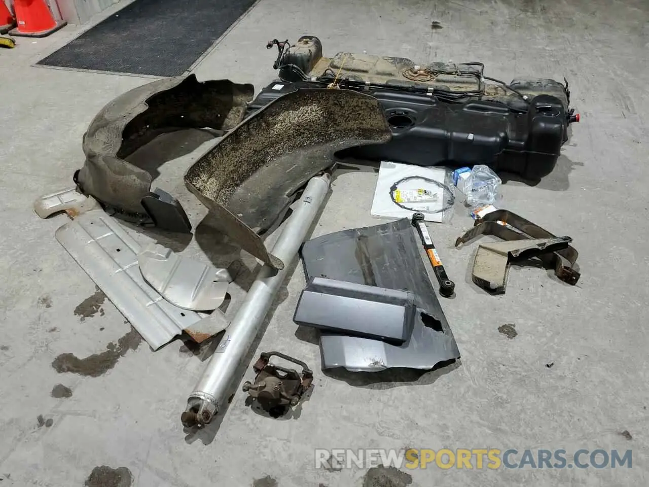 13 Photograph of a damaged car 1GNSKHKC7KR234280 CHEVROLET SUBURBAN 2019
