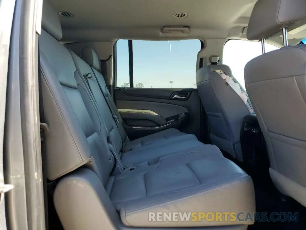 11 Photograph of a damaged car 1GNSKHKC7KR384860 CHEVROLET SUBURBAN 2019
