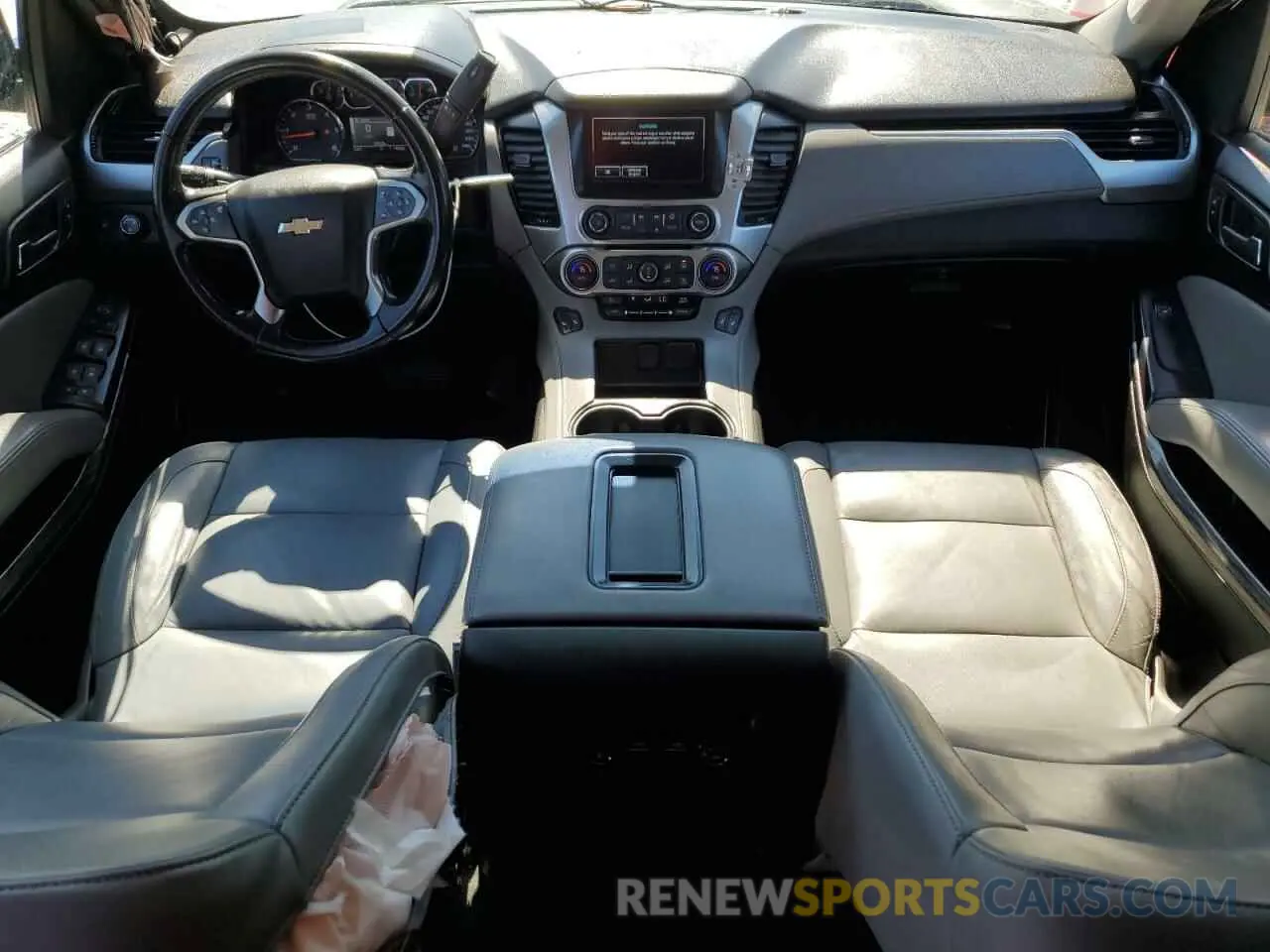 8 Photograph of a damaged car 1GNSKHKC7KR384860 CHEVROLET SUBURBAN 2019