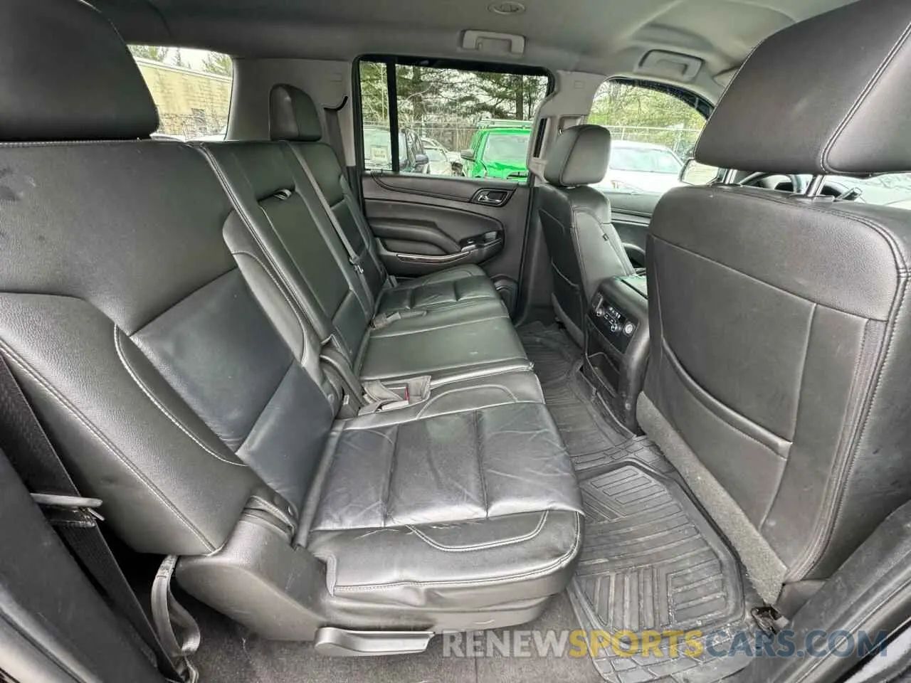 6 Photograph of a damaged car 1GNSKHKC8KR109434 CHEVROLET SUBURBAN 2019