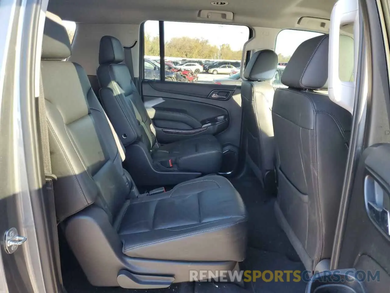 11 Photograph of a damaged car 1GNSKHKC8KR167205 CHEVROLET SUBURBAN 2019