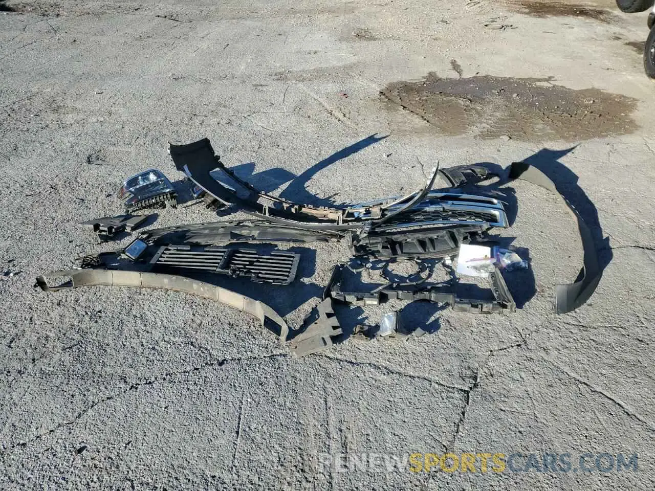 15 Photograph of a damaged car 1GNSKHKC8KR167205 CHEVROLET SUBURBAN 2019