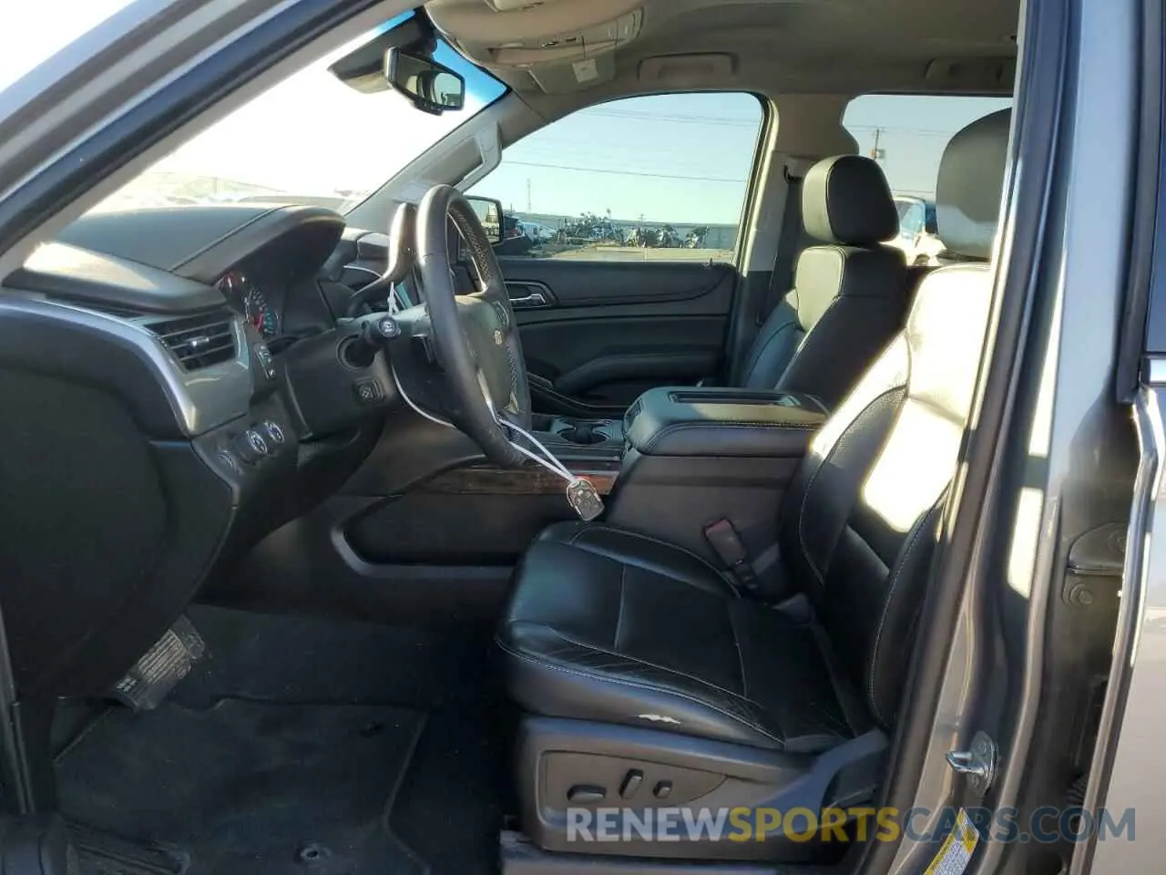 7 Photograph of a damaged car 1GNSKHKC8KR167205 CHEVROLET SUBURBAN 2019