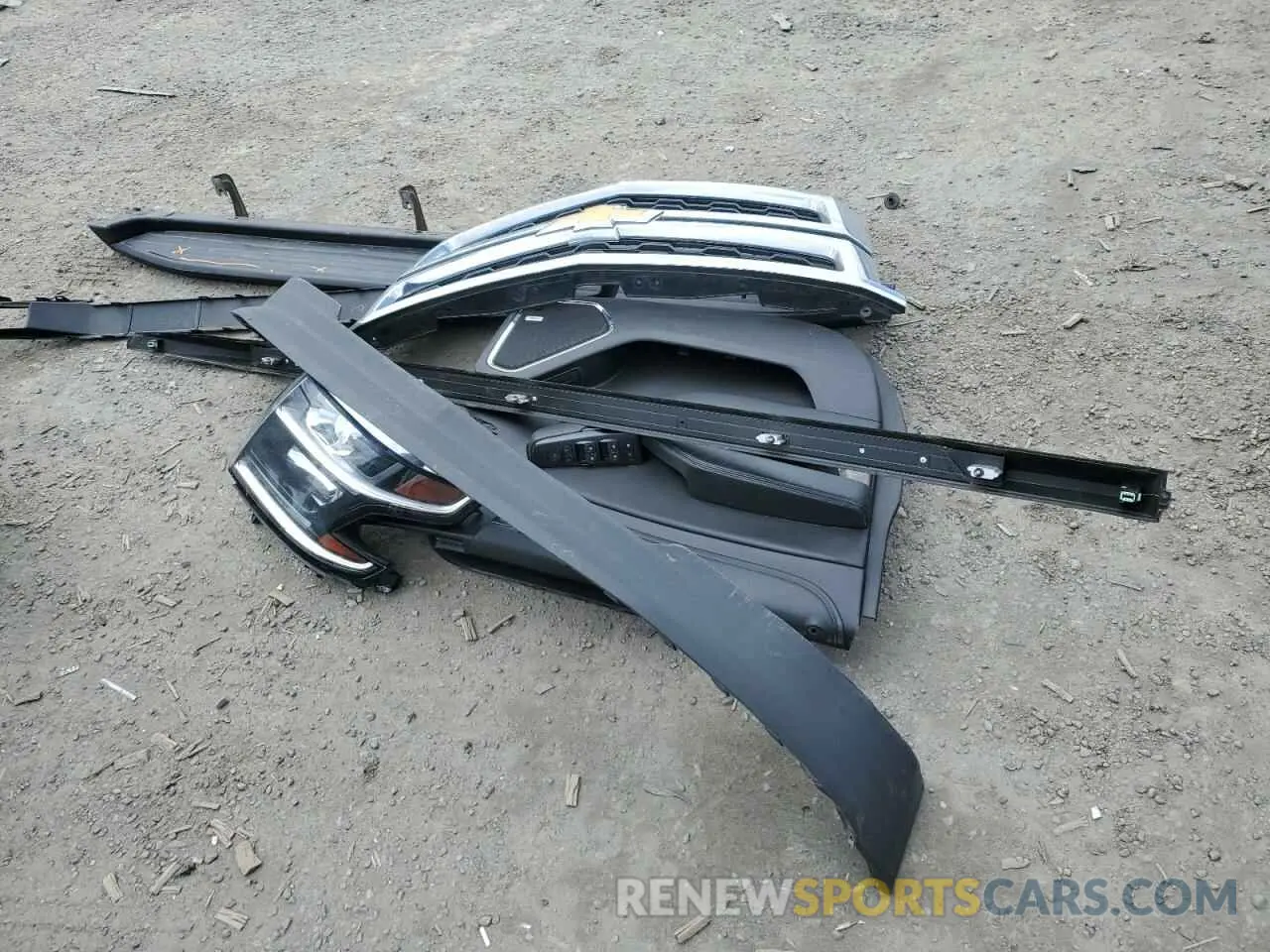 13 Photograph of a damaged car 1GNSKHKC8KR306927 CHEVROLET SUBURBAN 2019