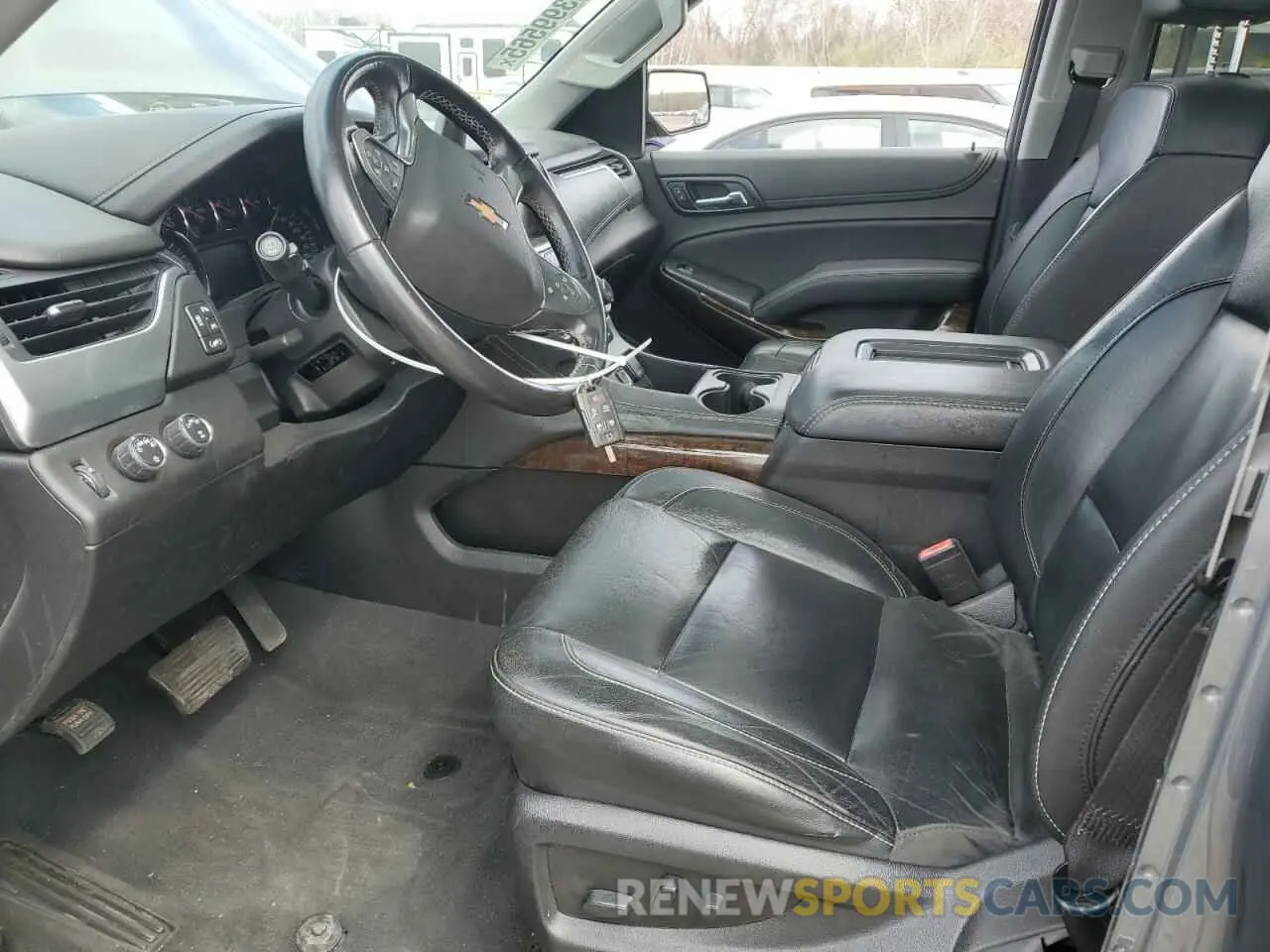 7 Photograph of a damaged car 1GNSKHKC8KR306927 CHEVROLET SUBURBAN 2019