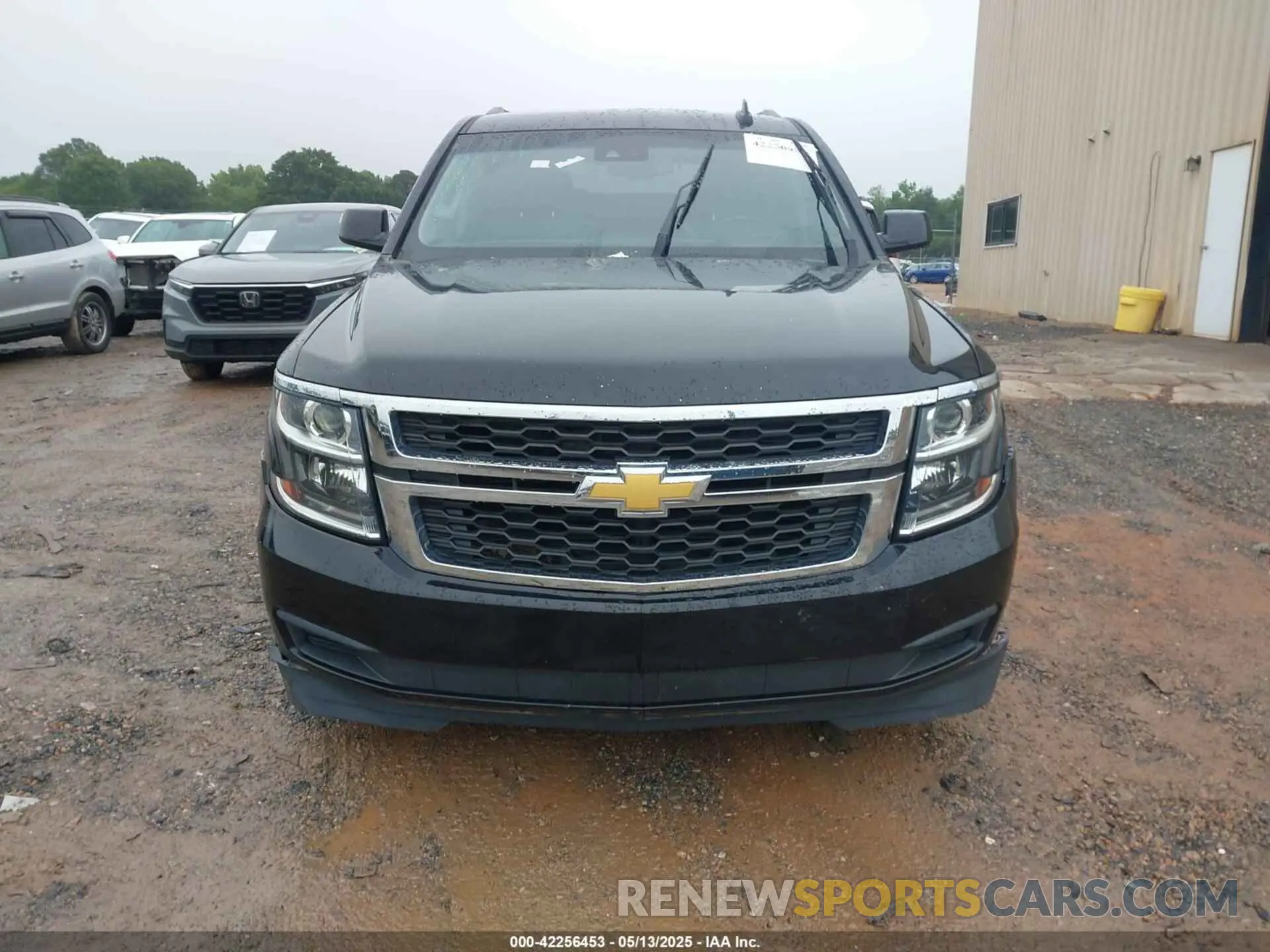 12 Photograph of a damaged car 1GNSKHKC8KR332167 CHEVROLET SUBURBAN 2019