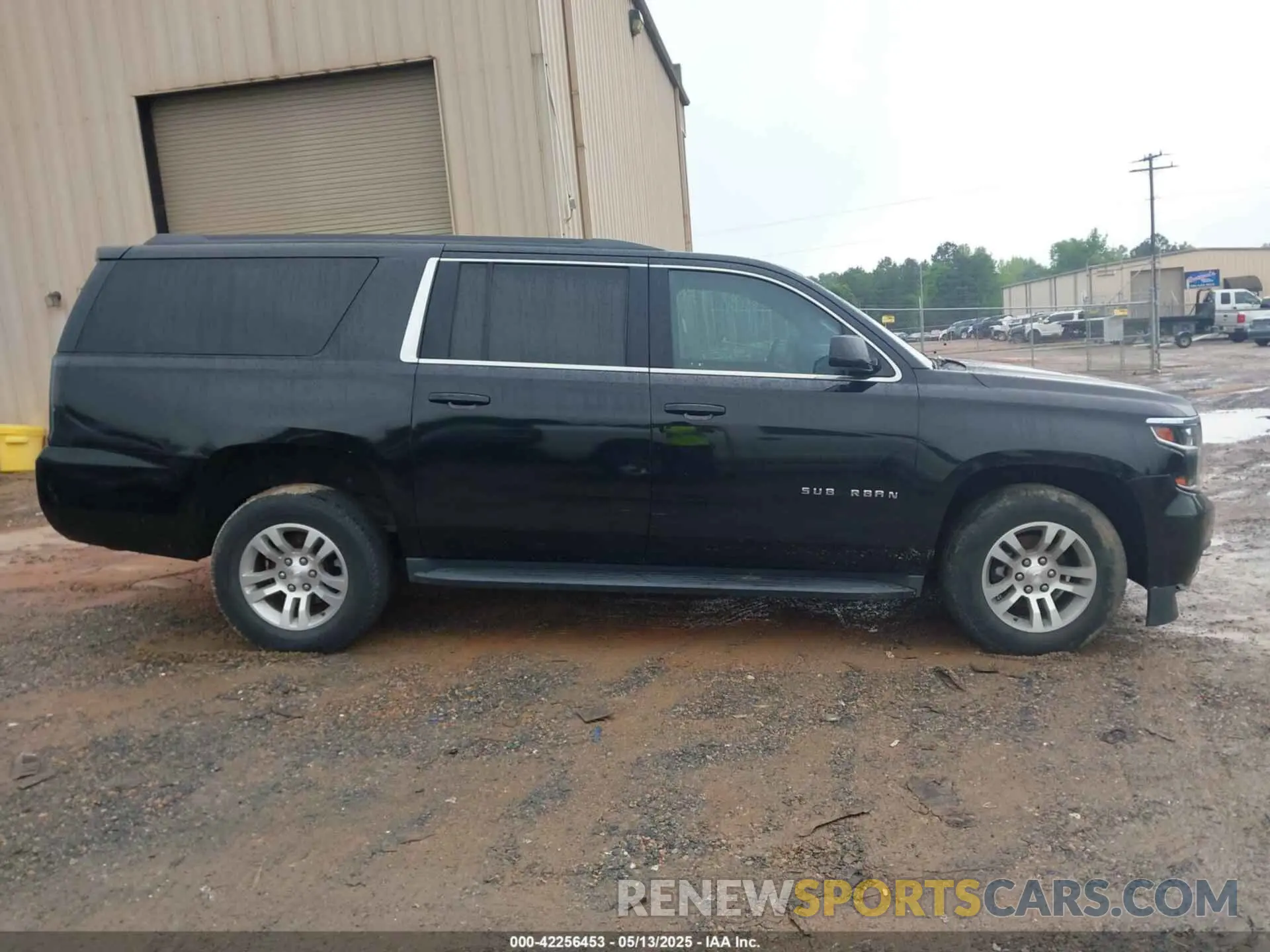 13 Photograph of a damaged car 1GNSKHKC8KR332167 CHEVROLET SUBURBAN 2019