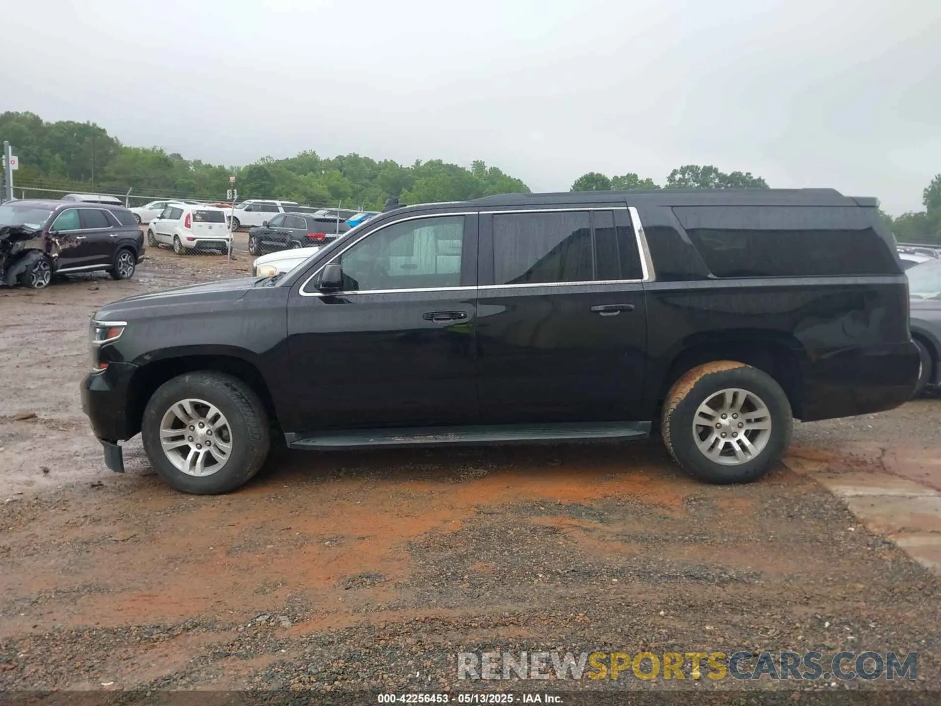 14 Photograph of a damaged car 1GNSKHKC8KR332167 CHEVROLET SUBURBAN 2019