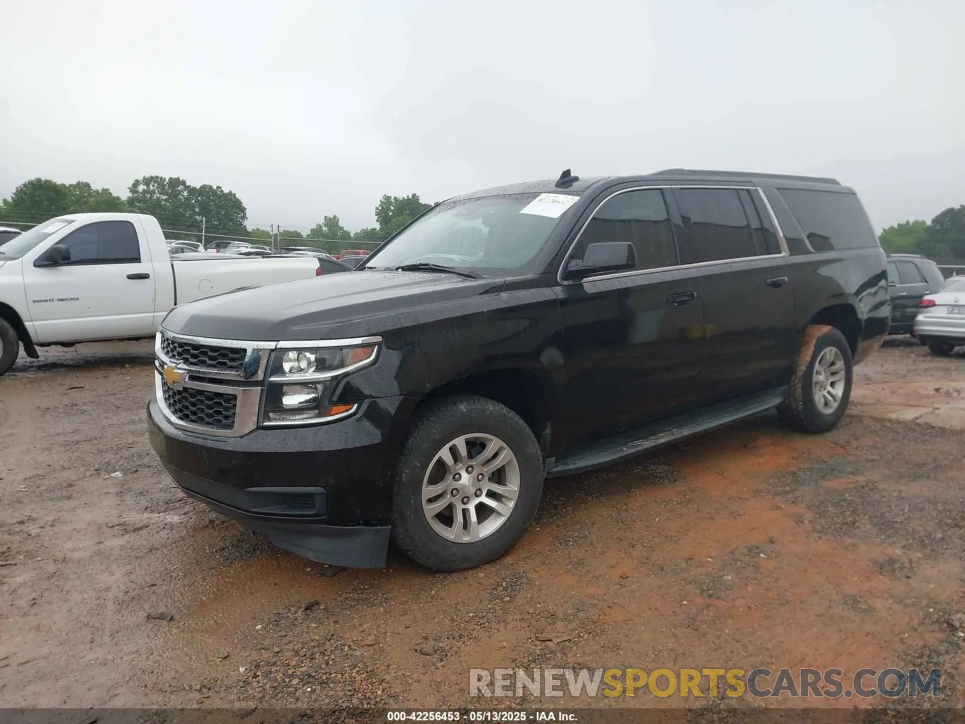 2 Photograph of a damaged car 1GNSKHKC8KR332167 CHEVROLET SUBURBAN 2019