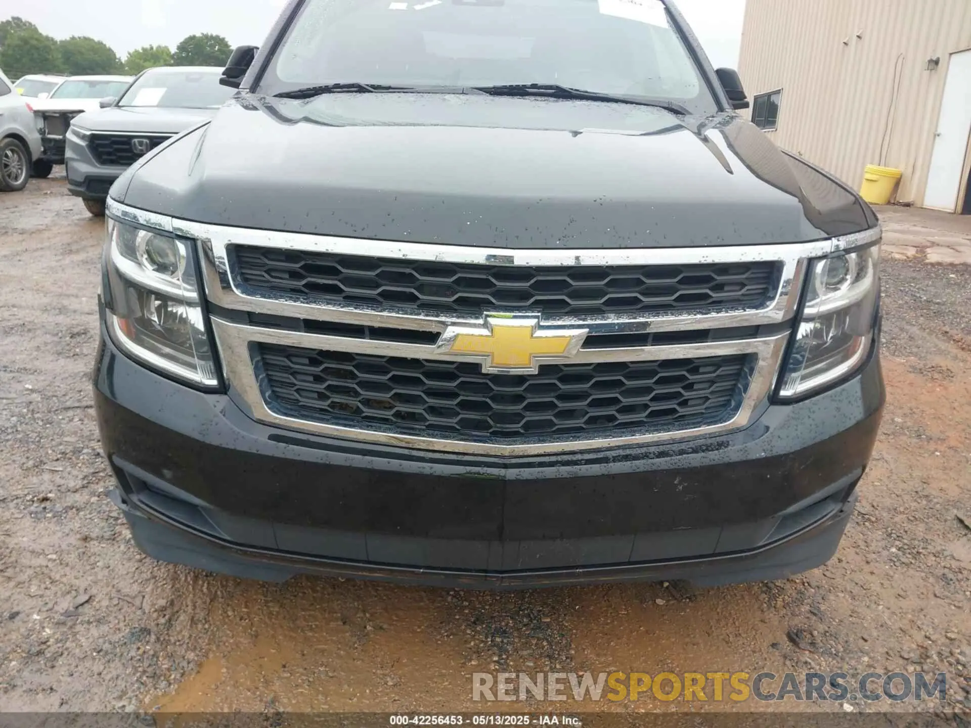 6 Photograph of a damaged car 1GNSKHKC8KR332167 CHEVROLET SUBURBAN 2019
