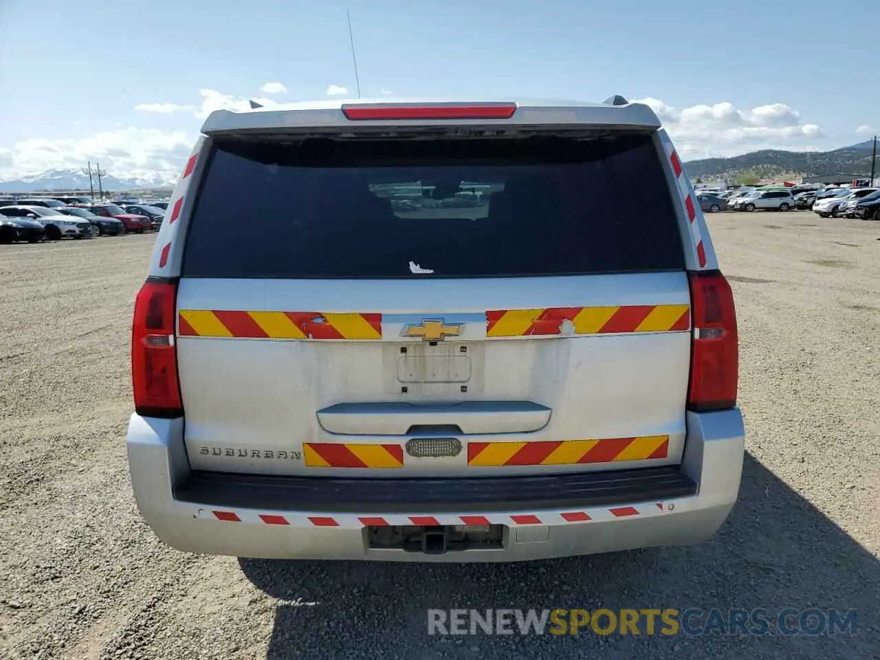 6 Photograph of a damaged car 1GNSKHKC8KR402413 CHEVROLET SUBURBAN 2019