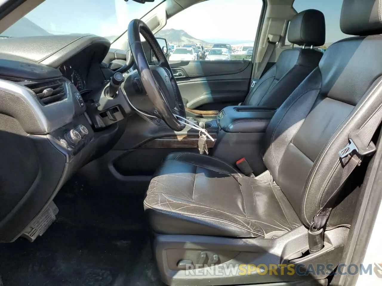 7 Photograph of a damaged car 1GNSKHKC8KR402413 CHEVROLET SUBURBAN 2019