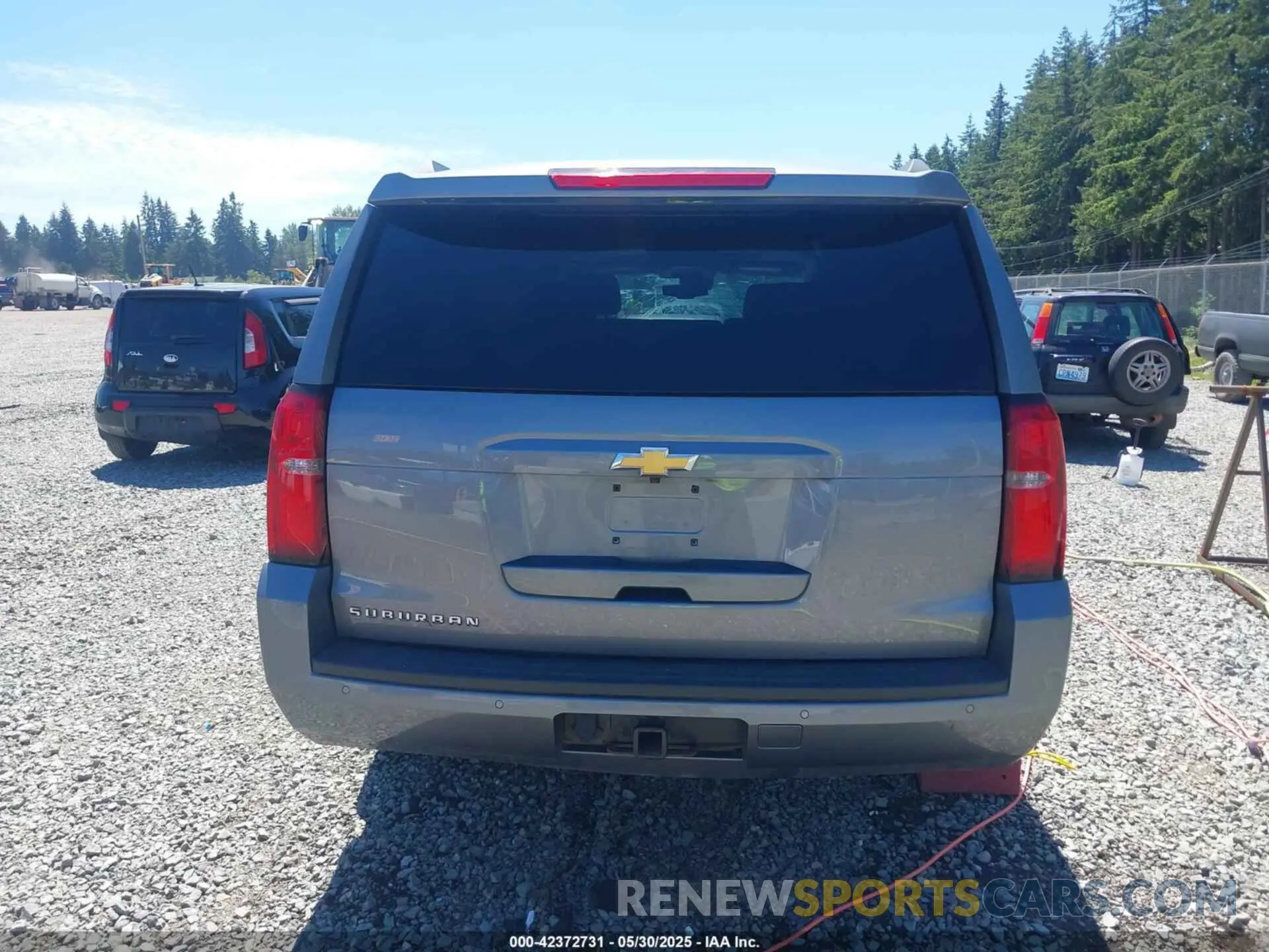 16 Photograph of a damaged car 1GNSKHKC9KR179184 CHEVROLET SUBURBAN 2019