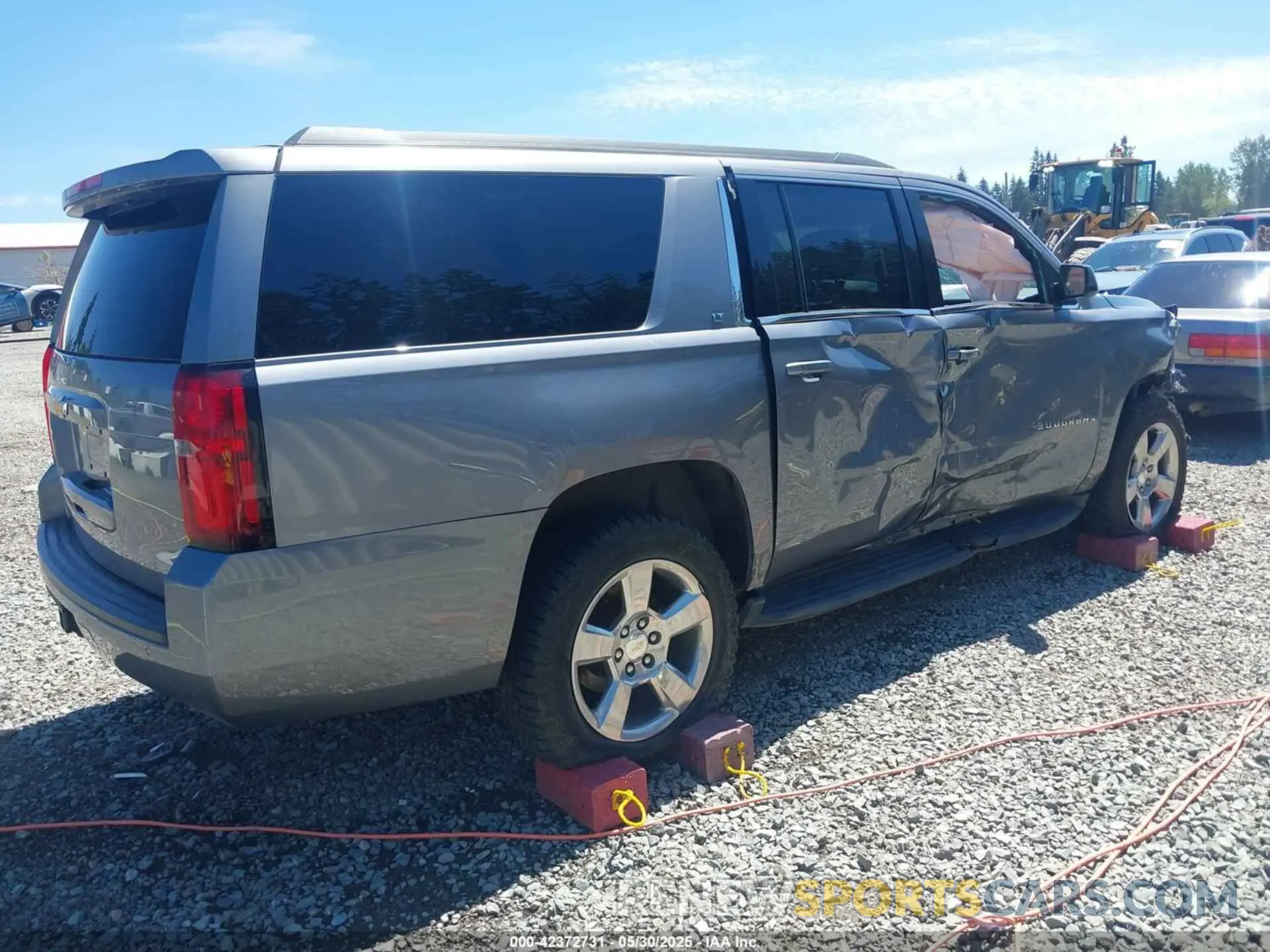 4 Photograph of a damaged car 1GNSKHKC9KR179184 CHEVROLET SUBURBAN 2019