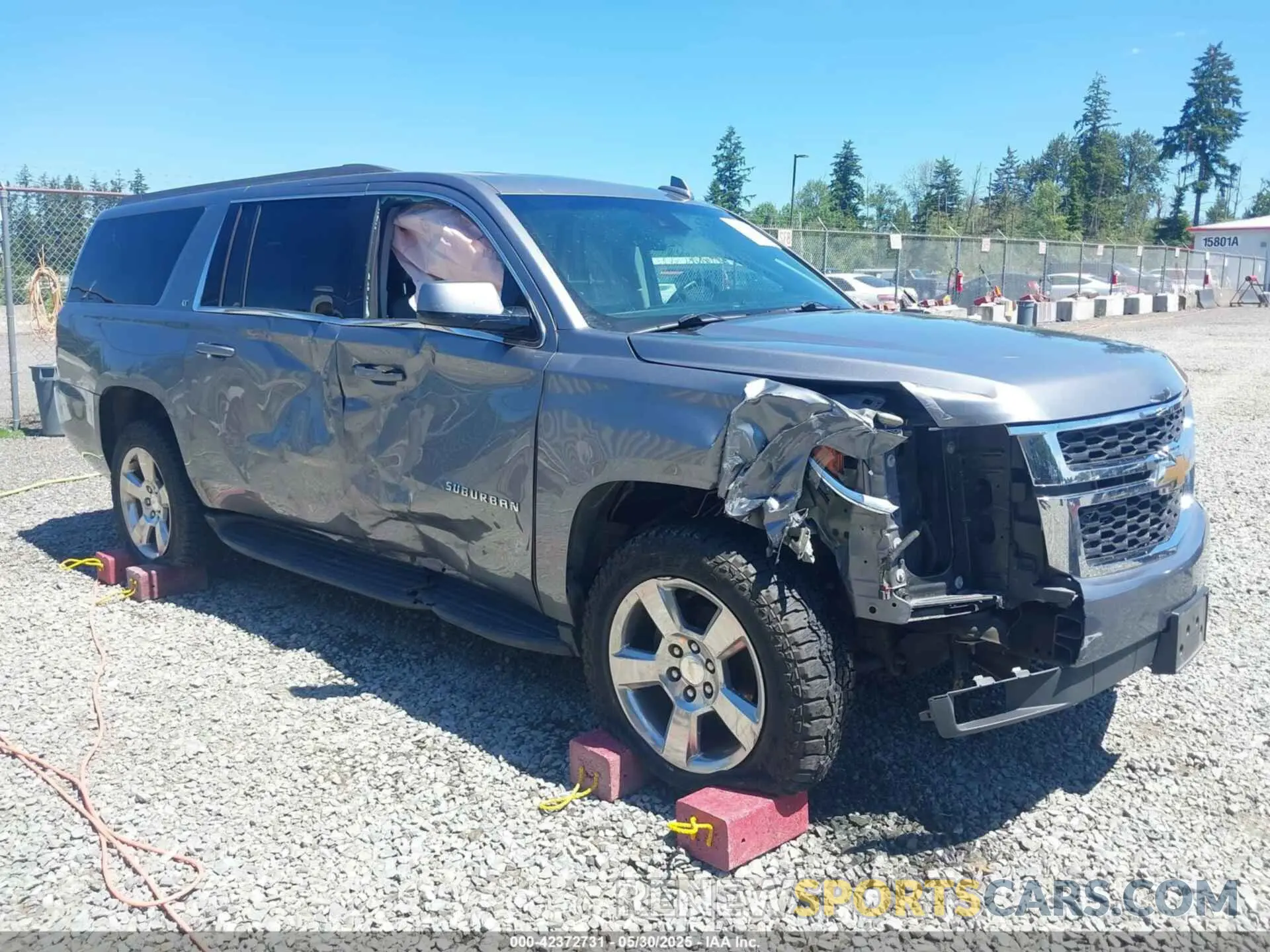 6 Photograph of a damaged car 1GNSKHKC9KR179184 CHEVROLET SUBURBAN 2019