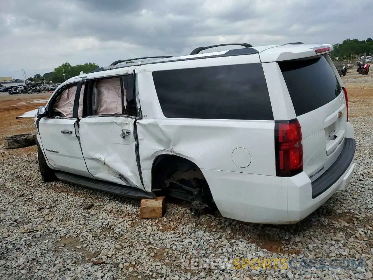 2 Photograph of a damaged car 1GNSKHKC9KR186216 CHEVROLET SUBURBAN 2019