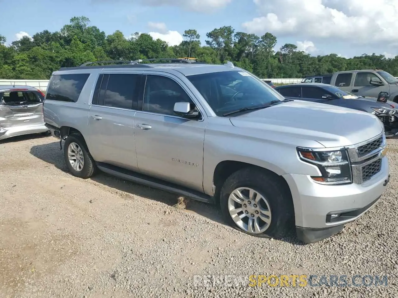 4 Photograph of a damaged car 1GNSKHKC9KR309268 CHEVROLET SUBURBAN 2019